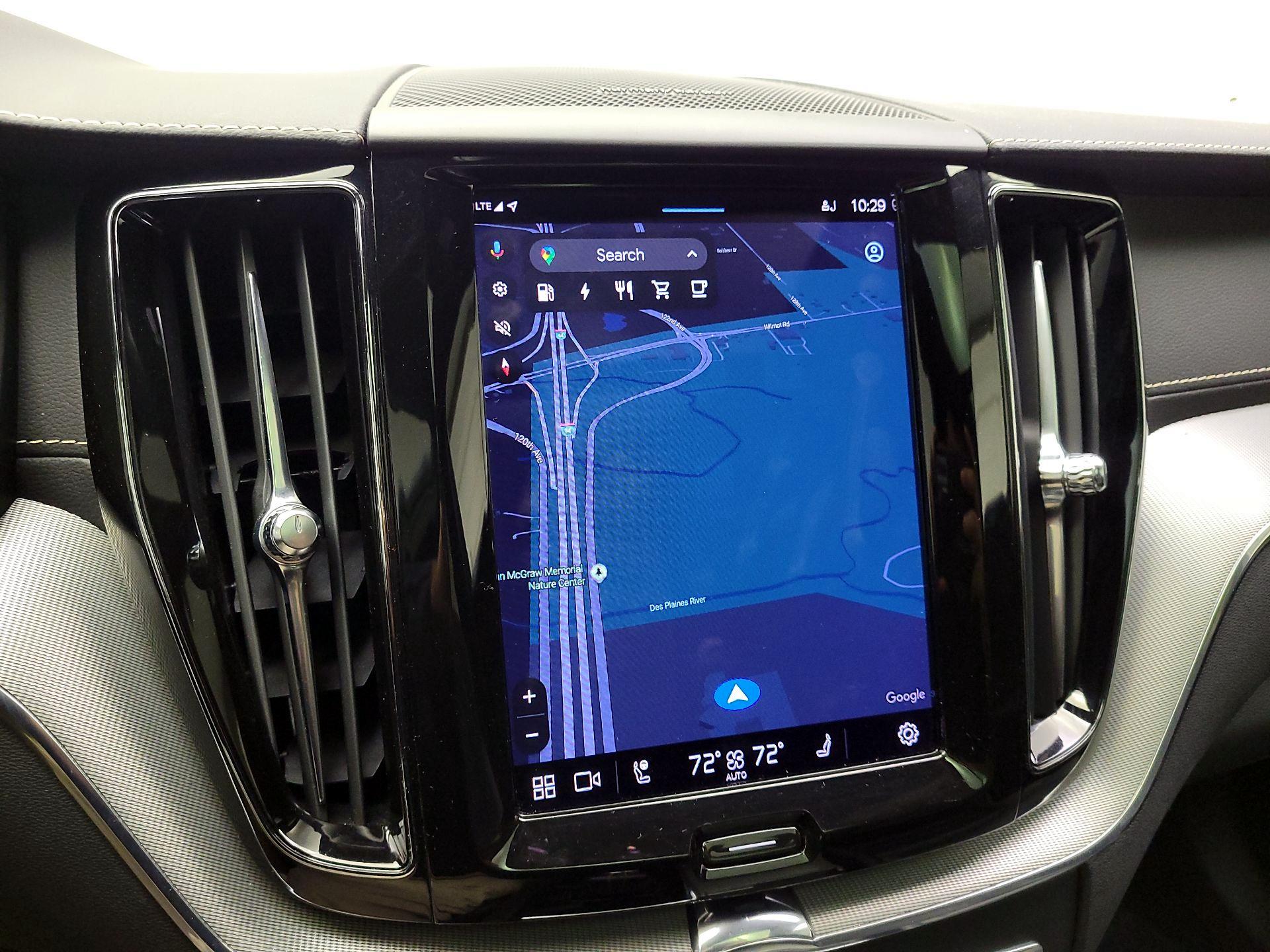 Thumbnail: 2022 Volvo XC60 - 14