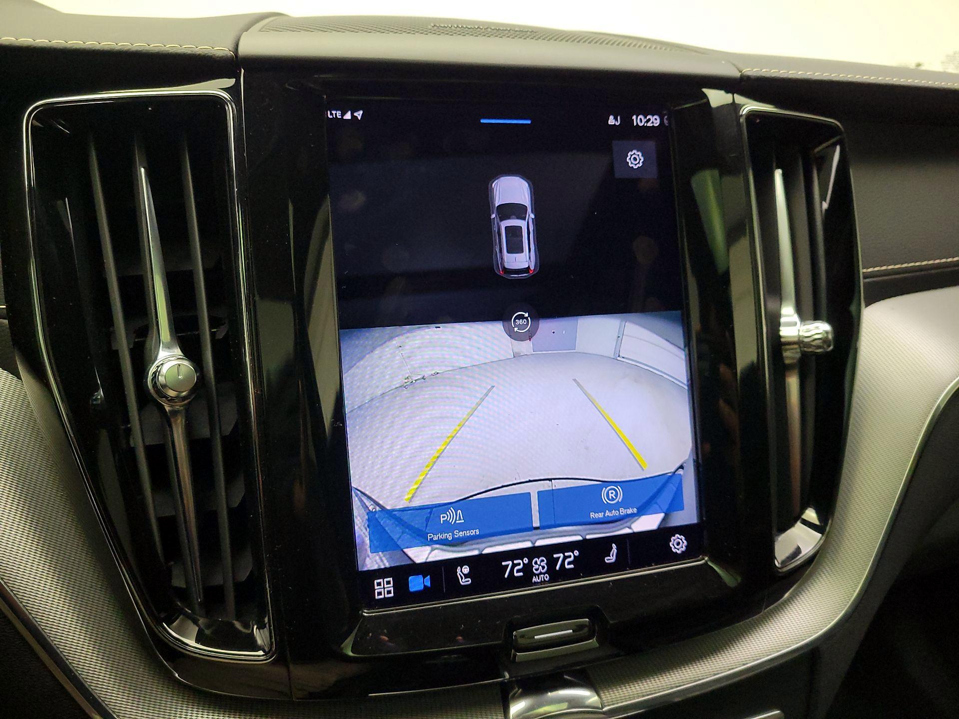 Thumbnail: 2022 Volvo XC60 - 15