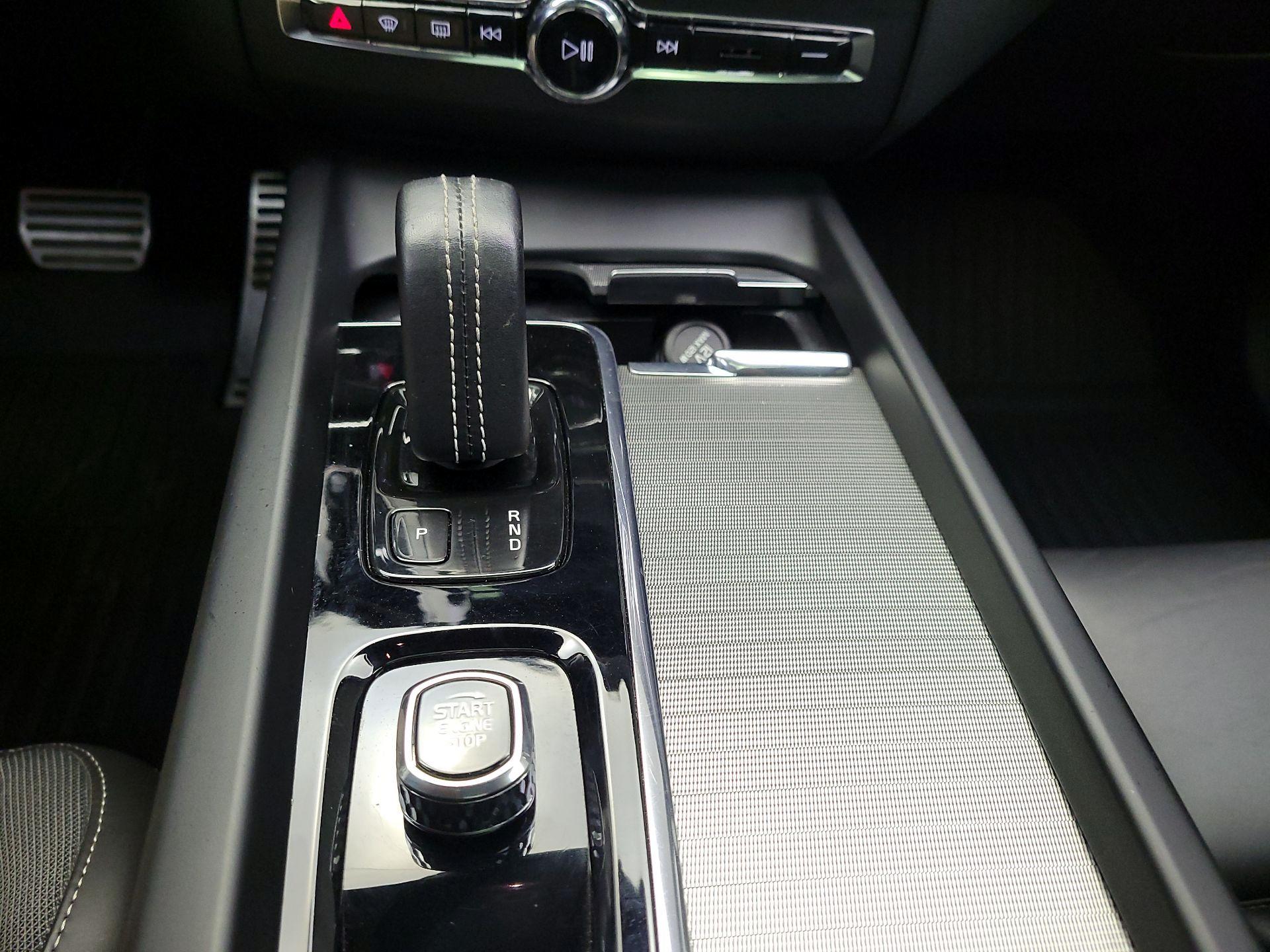 Thumbnail: 2022 Volvo XC60 - 18