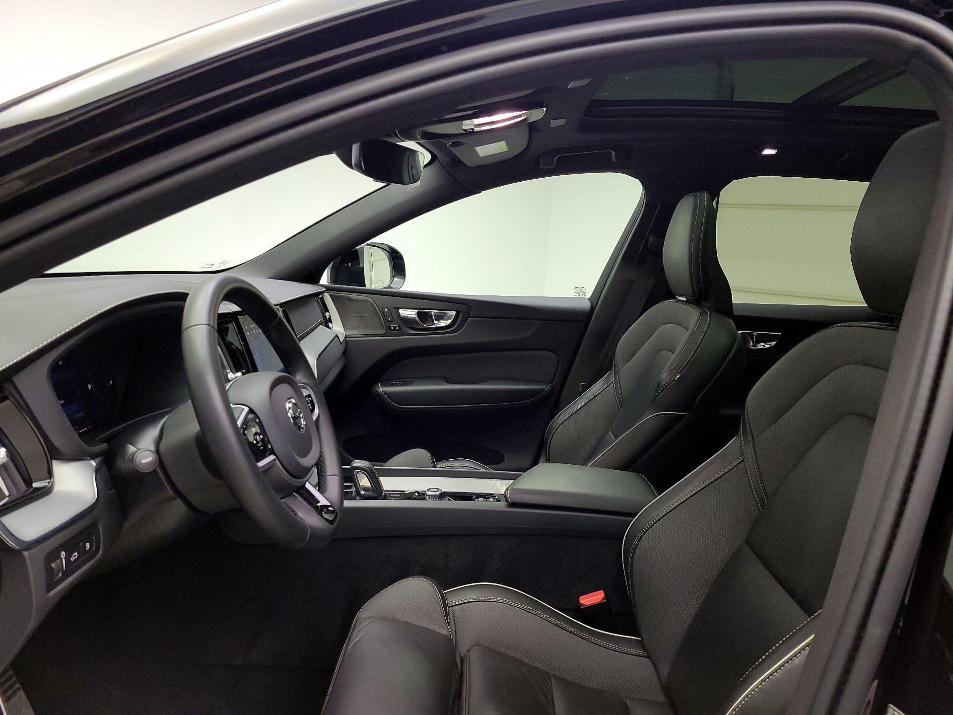 Thumbnail: 2022 Volvo XC60 - 20