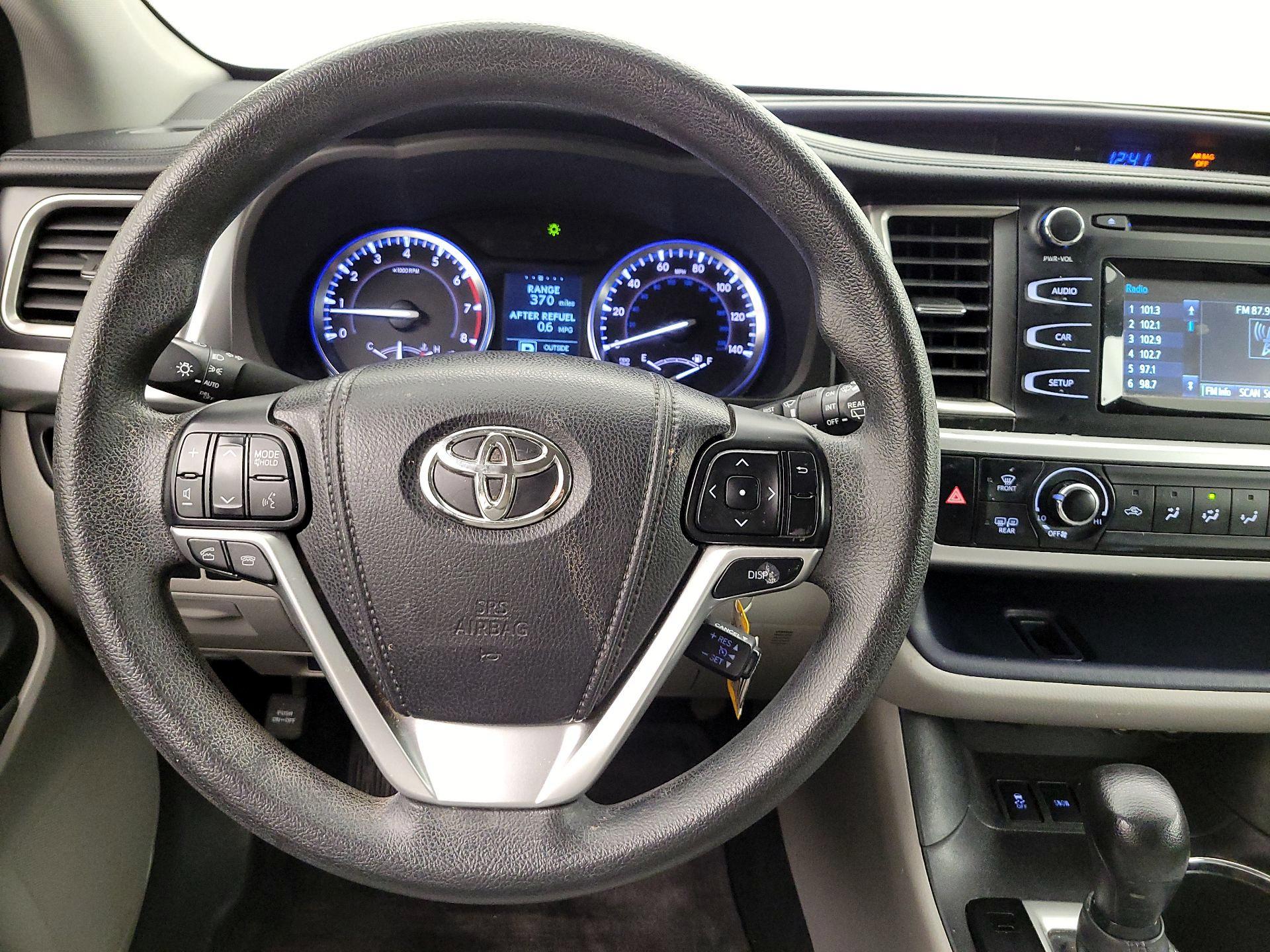 Thumbnail: 2015 Toyota Highlander - 10