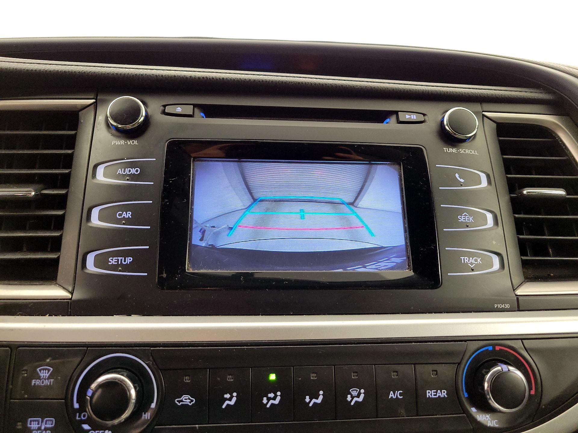 Thumbnail: 2015 Toyota Highlander - 14