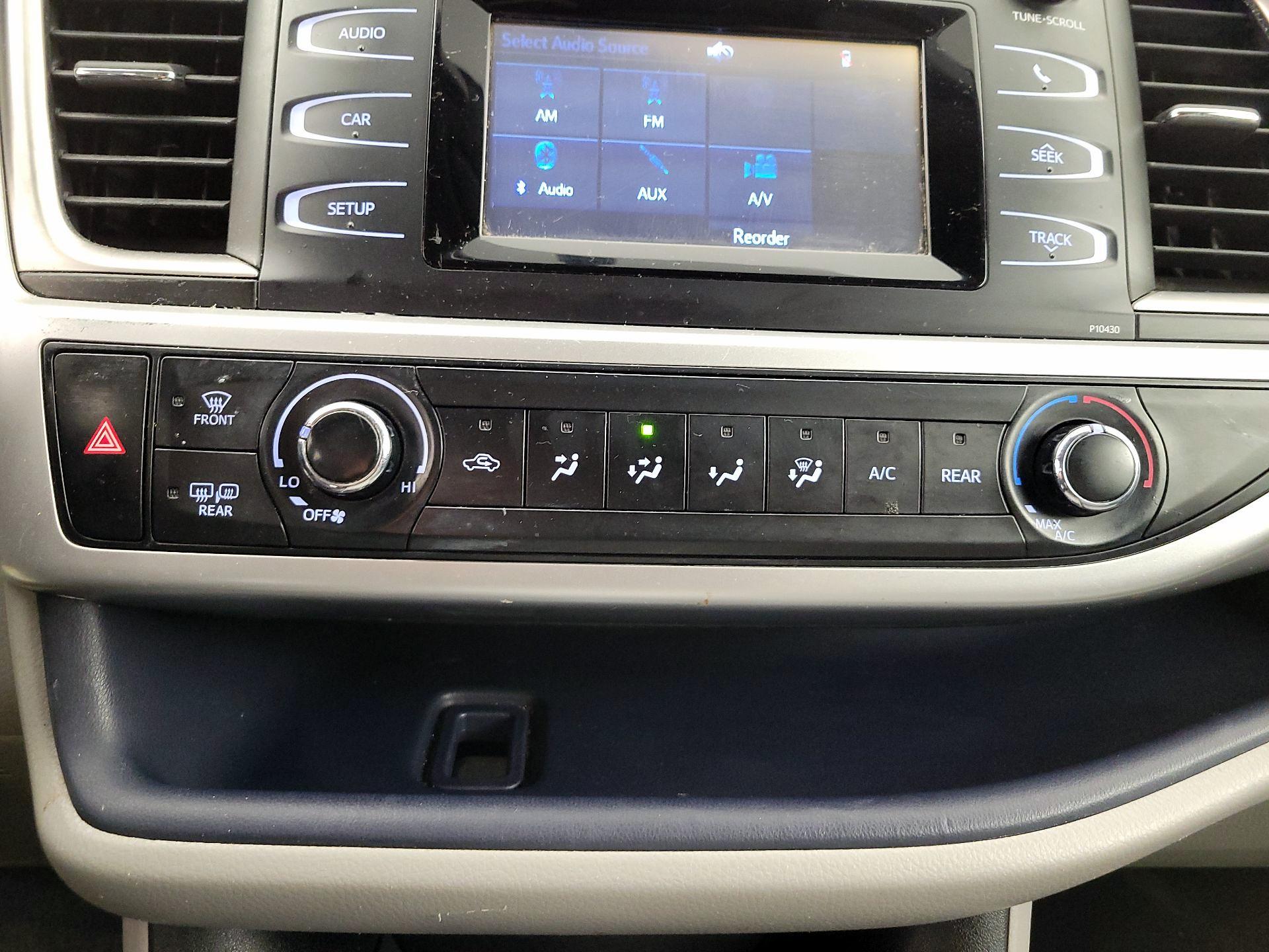 Thumbnail: 2015 Toyota Highlander - 16
