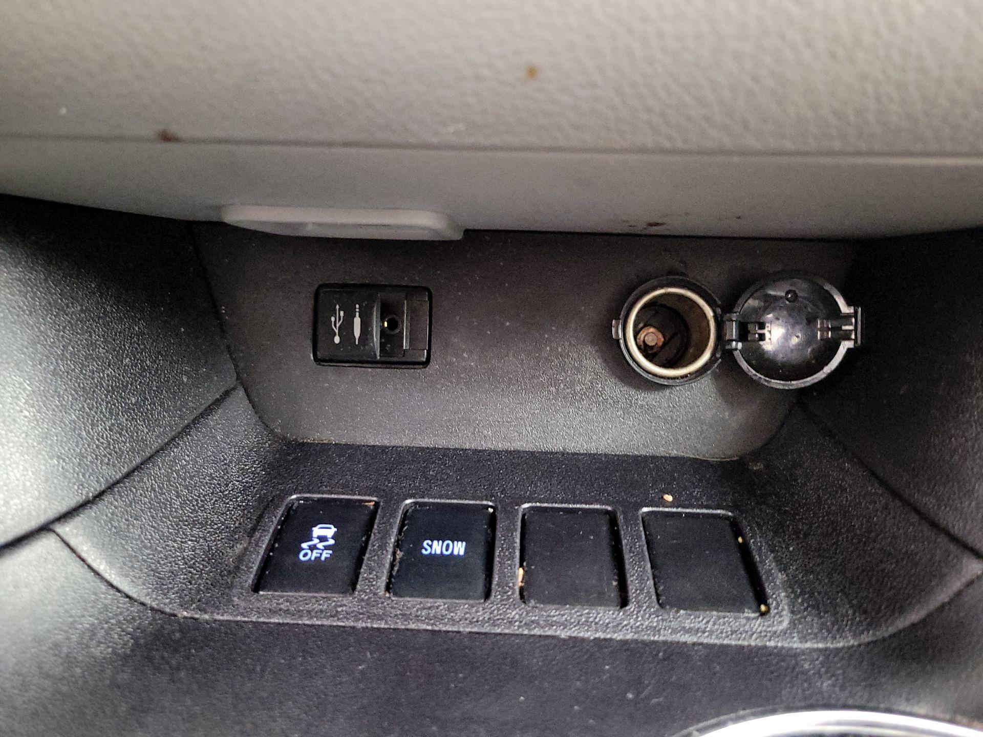 Thumbnail: 2015 Toyota Highlander - 18