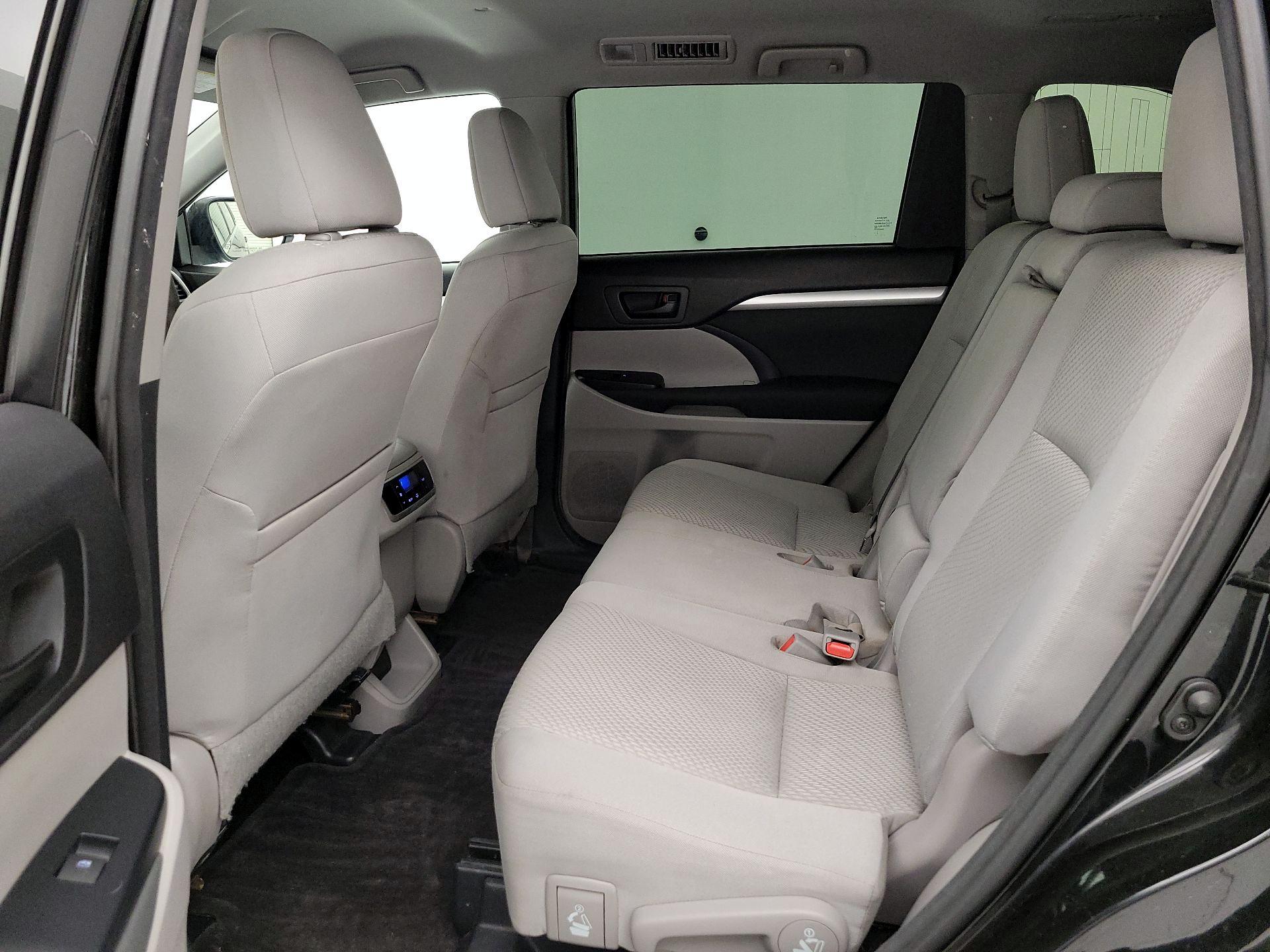 Thumbnail: 2015 Toyota Highlander - 19