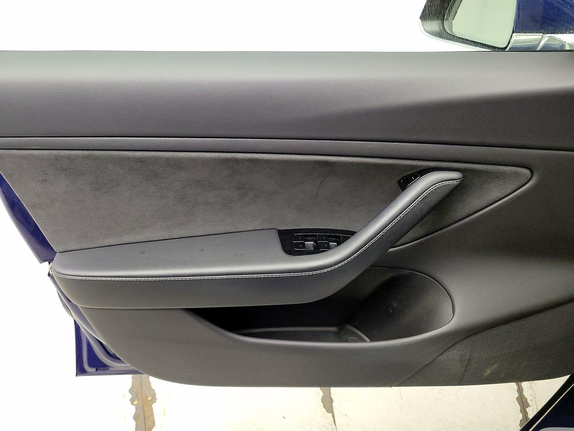 Thumbnail: 2019 Tesla Model 3 - 12