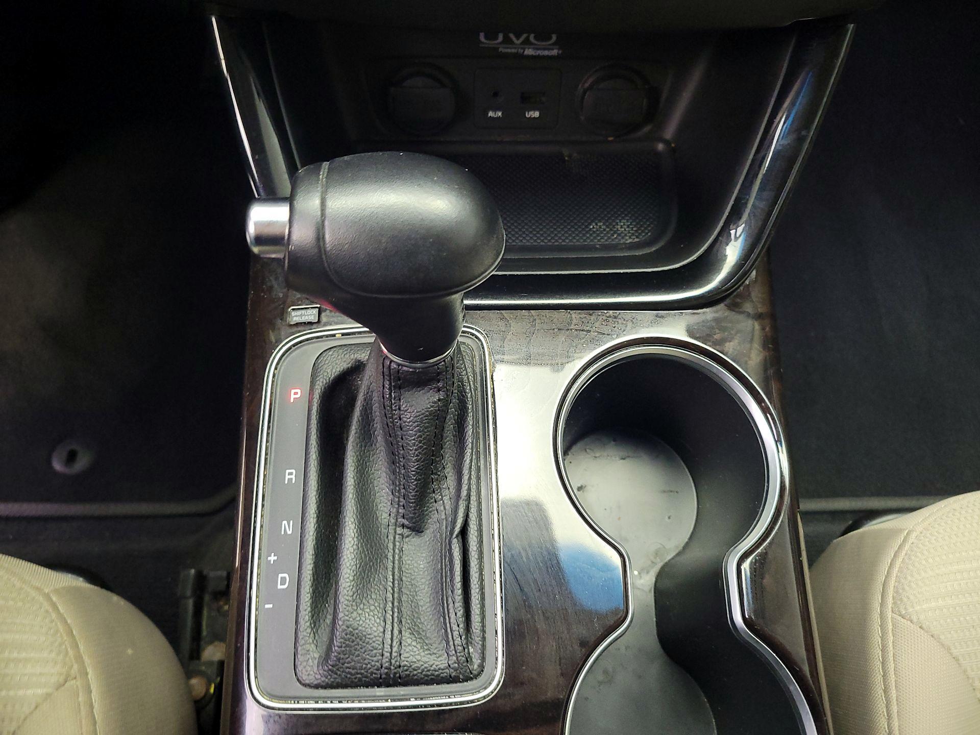 Thumbnail: 2015 Kia Sorento - 17