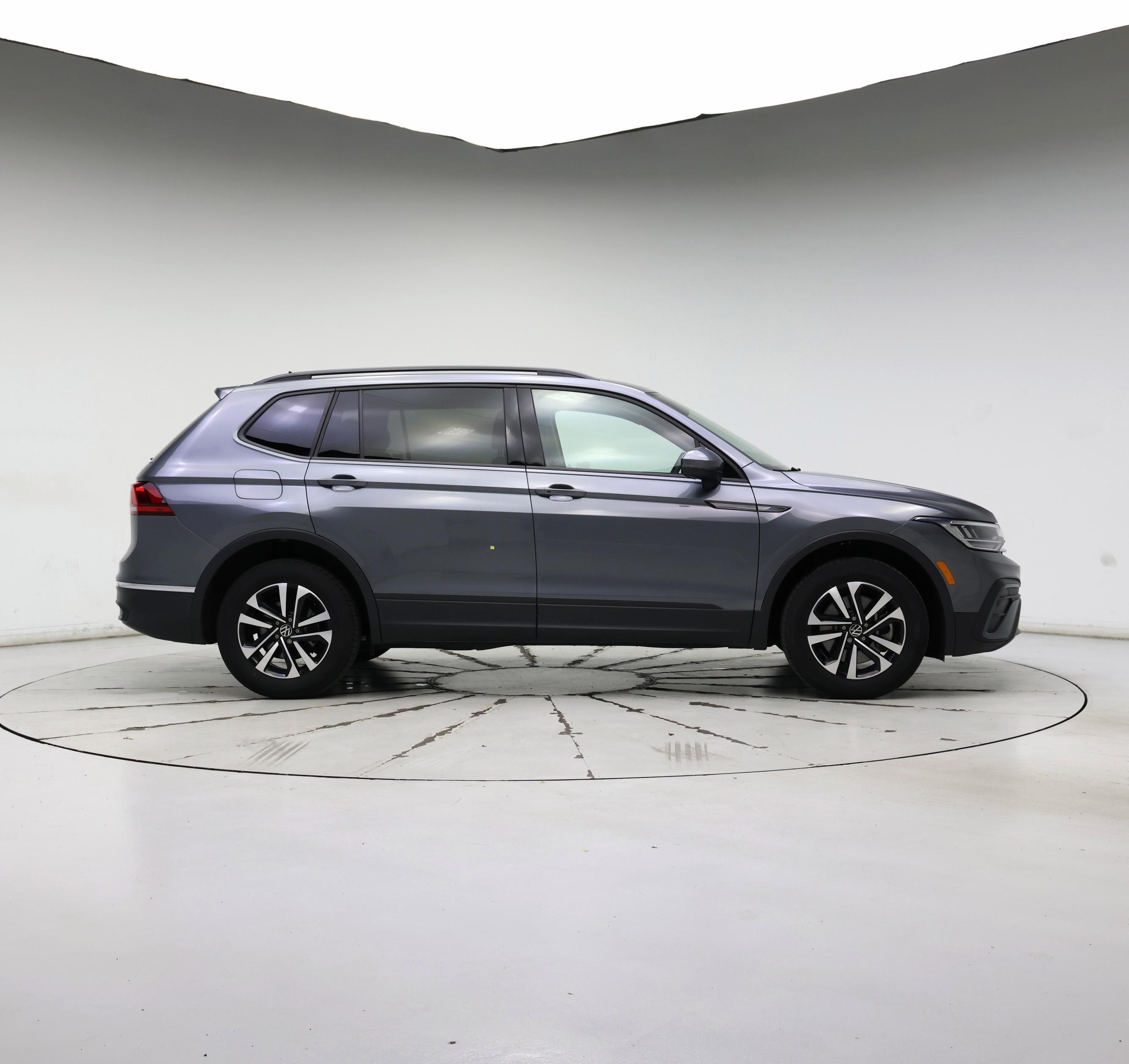 Thumbnail: 2023 Volkswagen Tiguan - 7