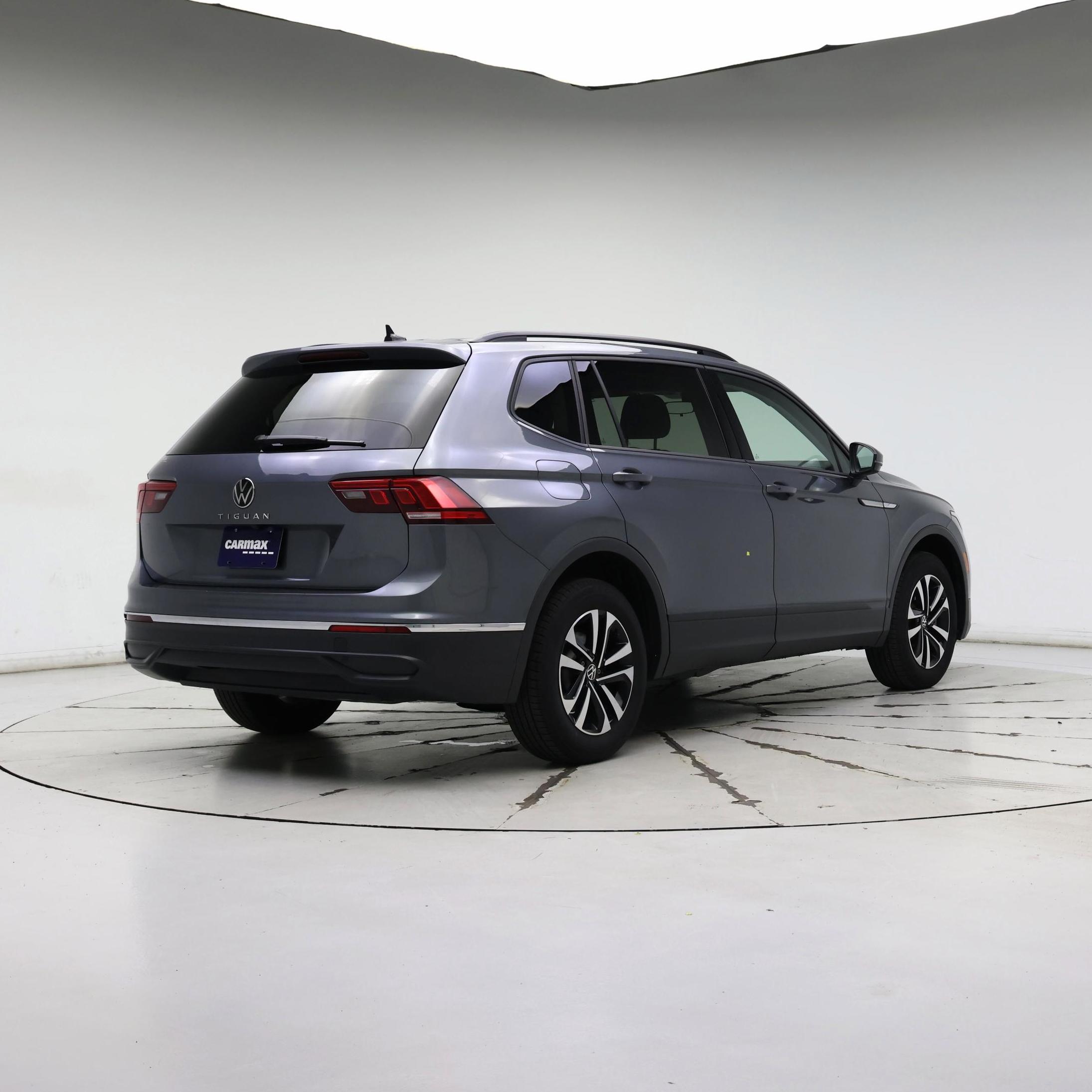 Thumbnail: 2023 Volkswagen Tiguan - 8