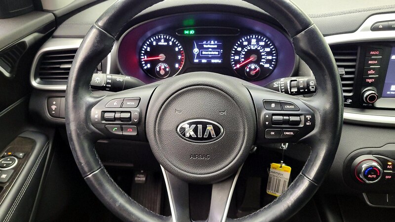 2017 Kia Sorento LX 10