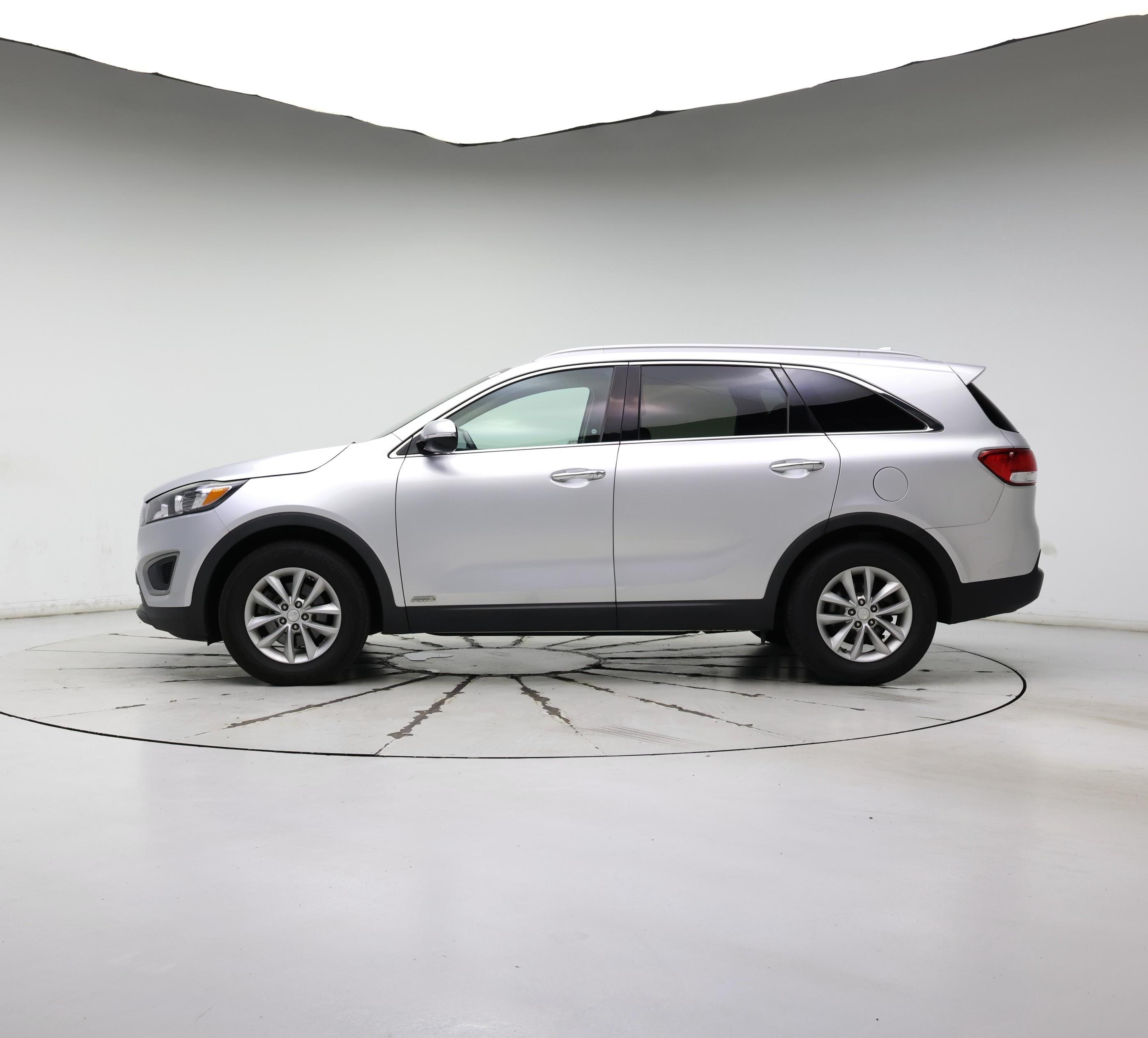 Thumbnail: 2017 Kia Sorento - 3