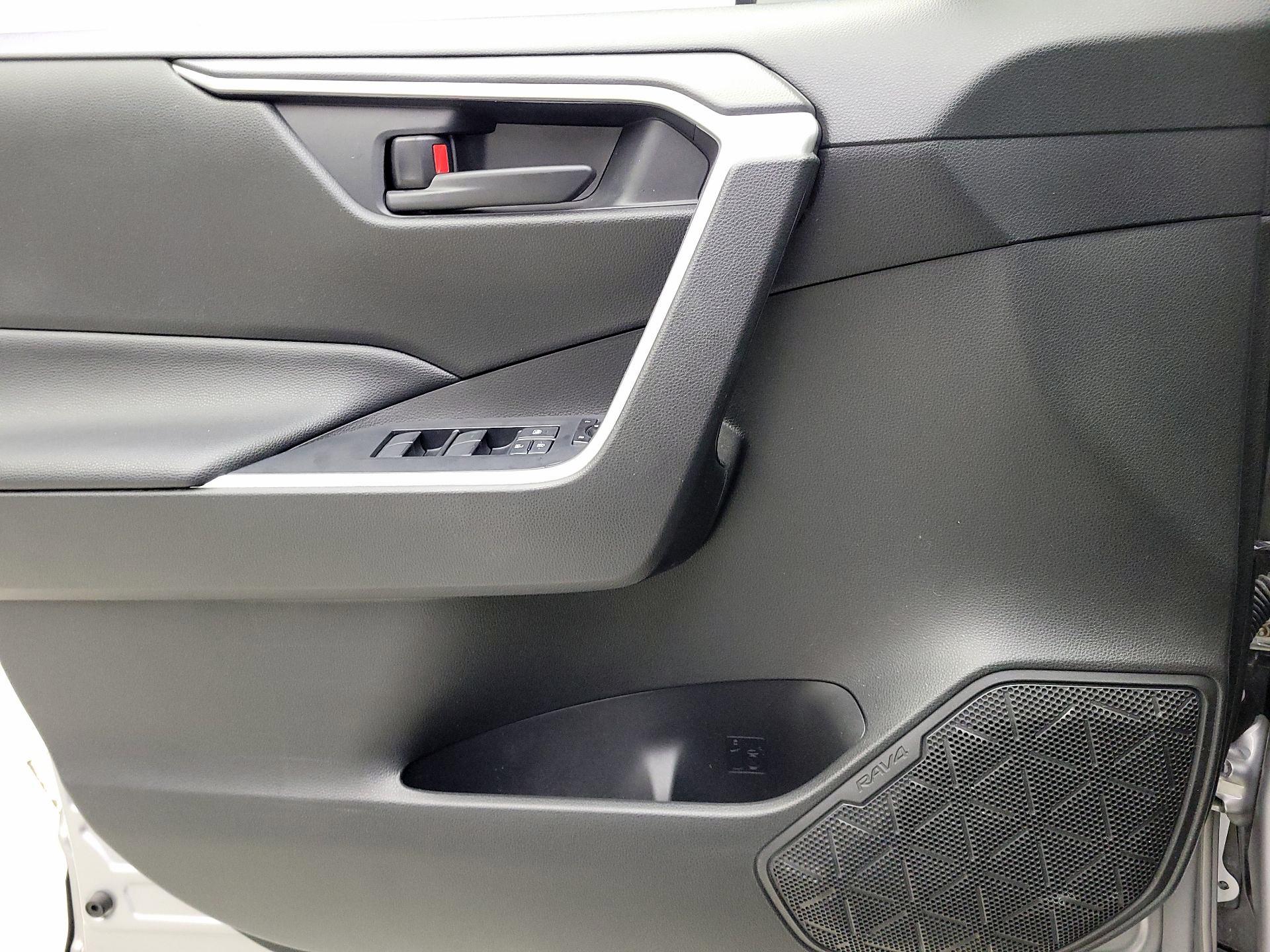 Thumbnail: 2020 Toyota RAV4 - 12