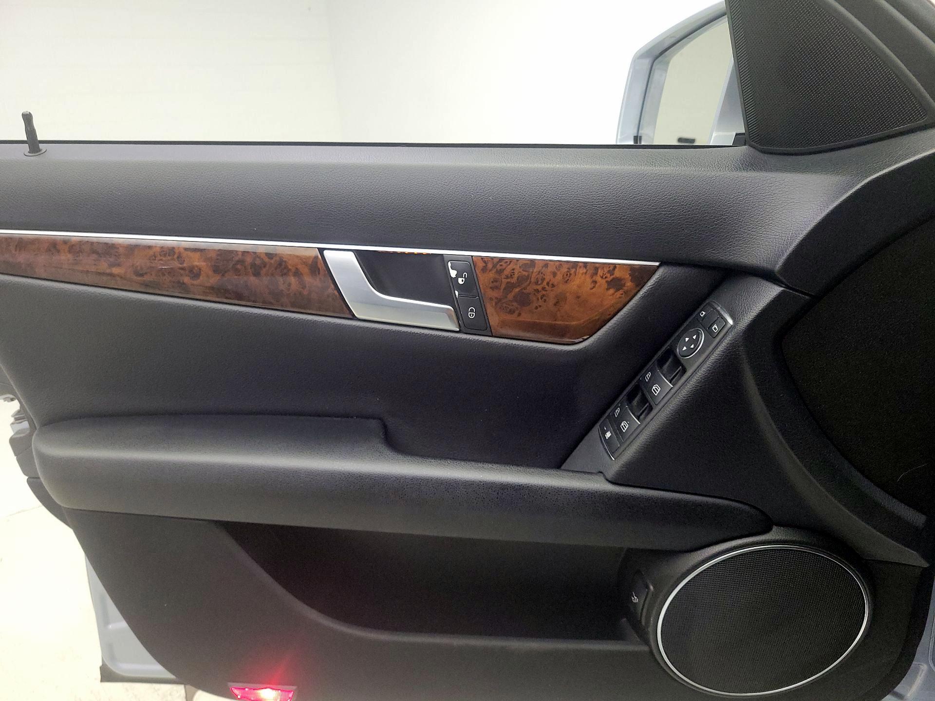 Thumbnail: 2014 Mercedes-Benz C-Class - 12