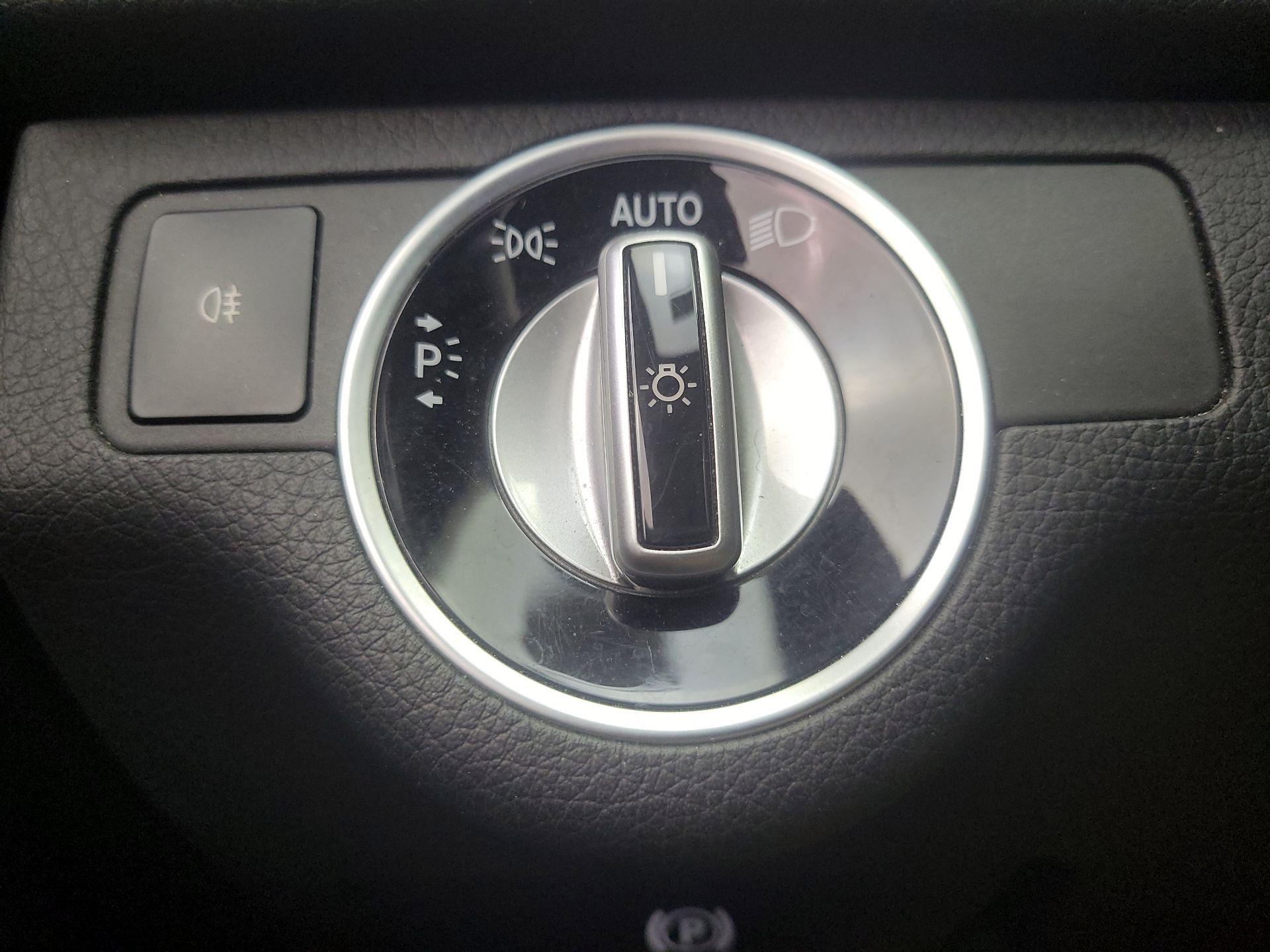 Thumbnail: 2014 Mercedes-Benz C-Class - 13