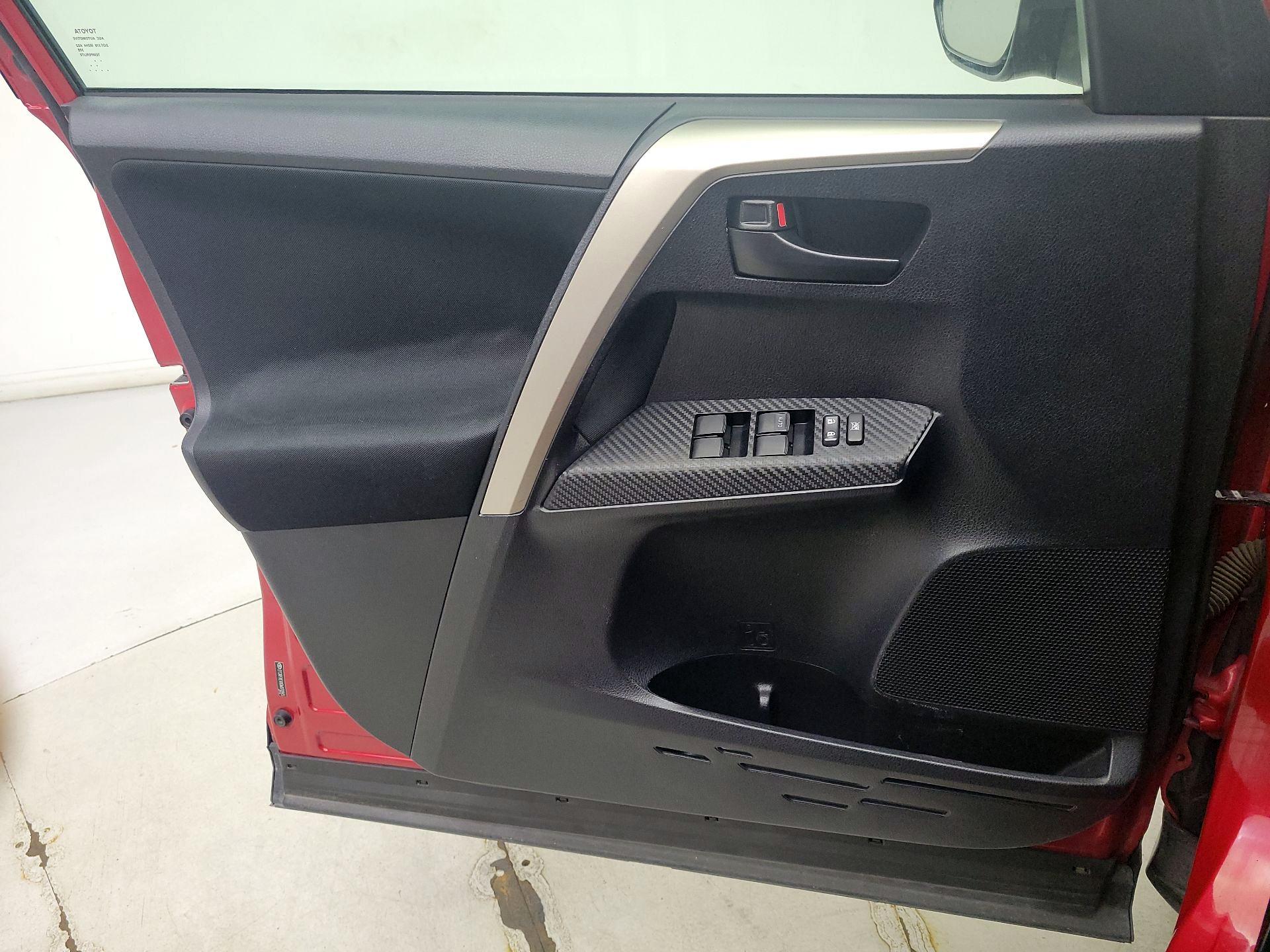 Thumbnail: 2013 Toyota RAV4 - 12