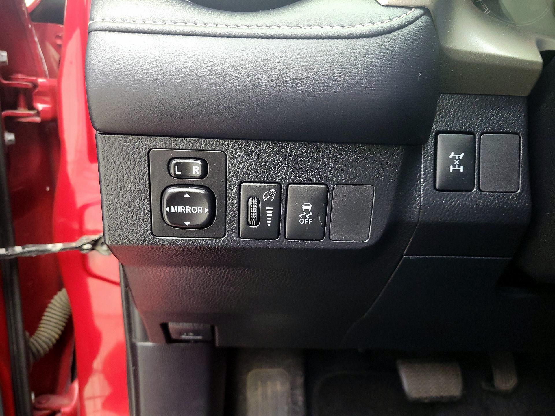 Thumbnail: 2013 Toyota RAV4 - 13