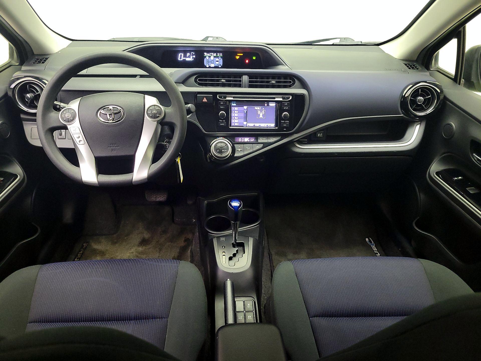 Thumbnail: 2015 Toyota Prius c - 9