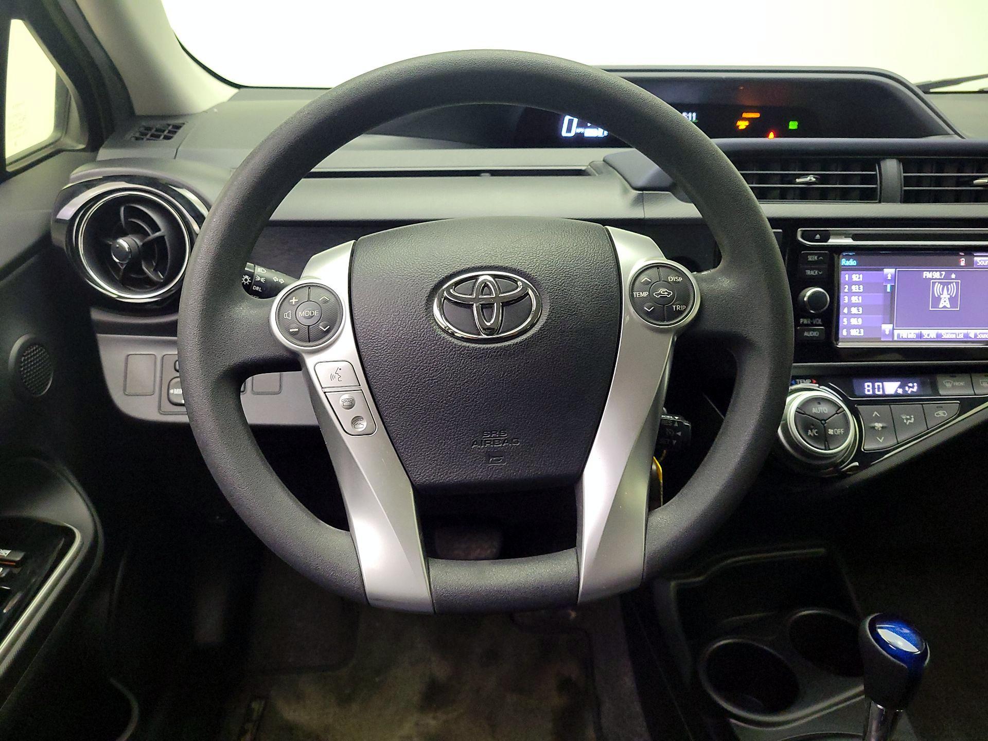 Thumbnail: 2015 Toyota Prius c - 10