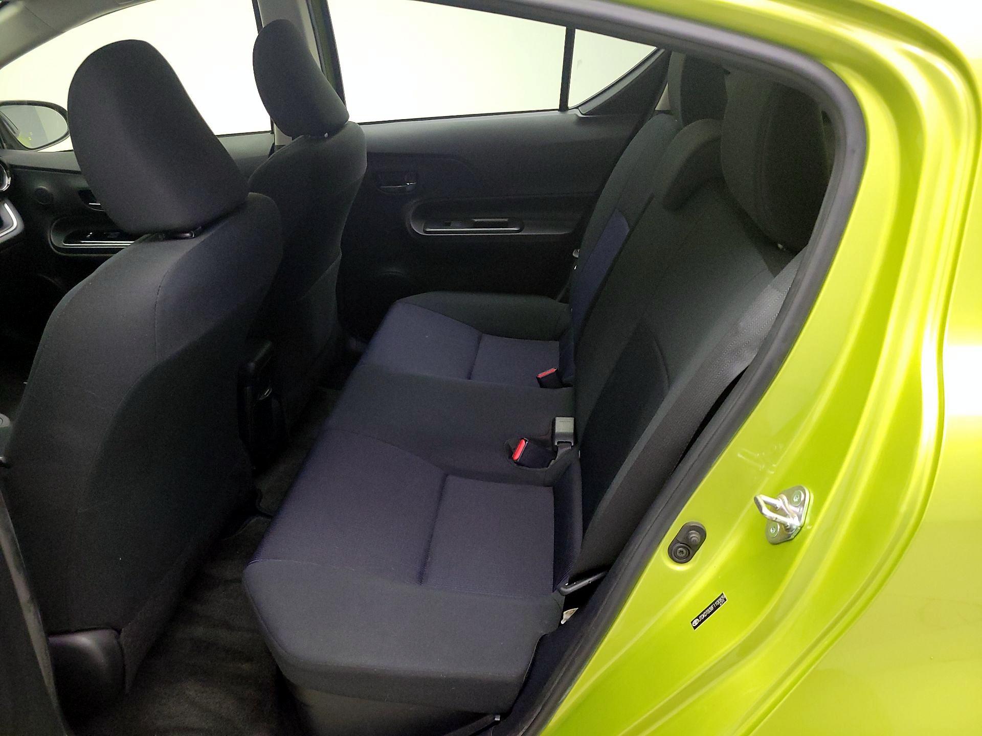Thumbnail: 2015 Toyota Prius c - 18