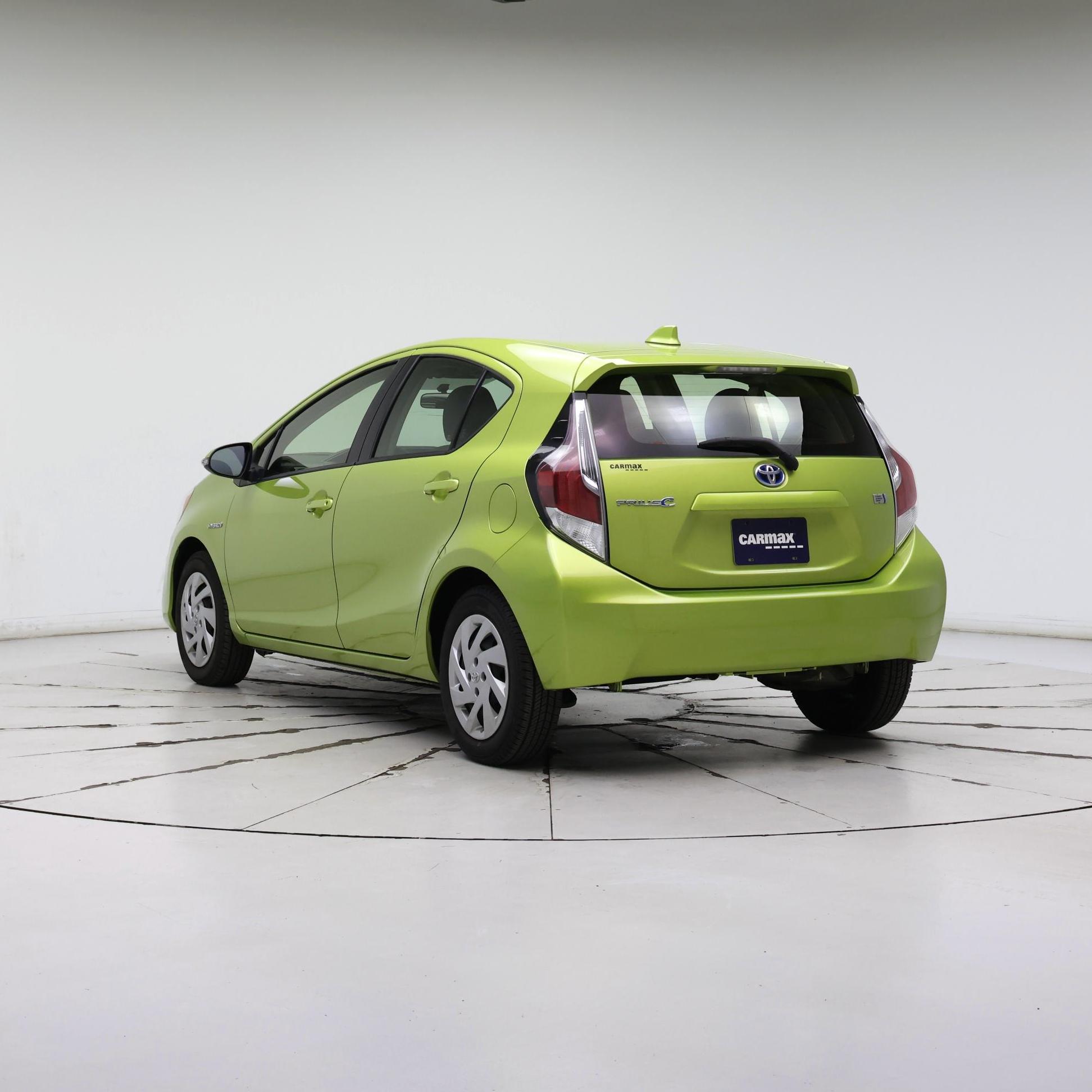 Thumbnail: 2015 Toyota Prius c - 2