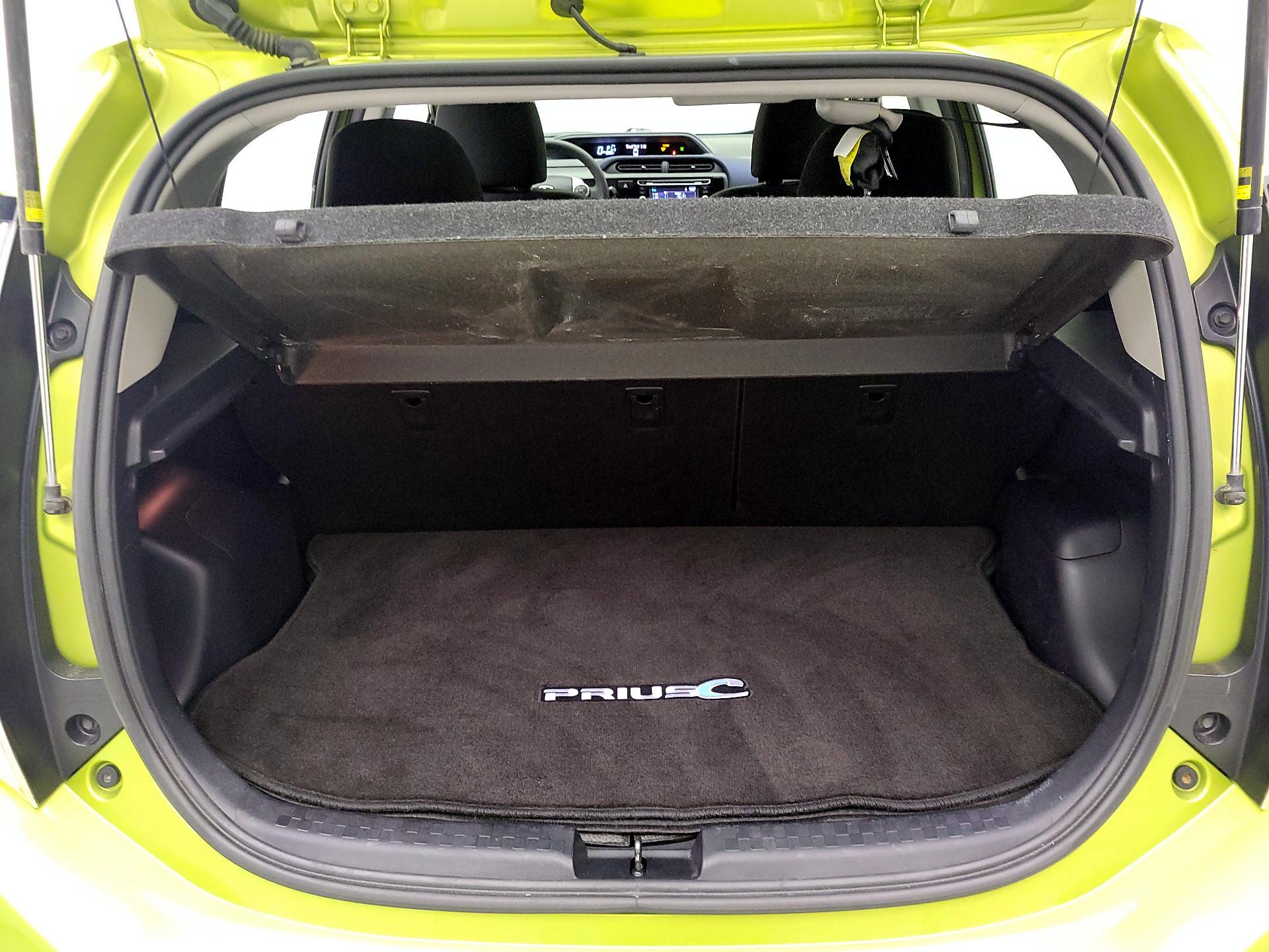 Thumbnail: 2015 Toyota Prius c - 19