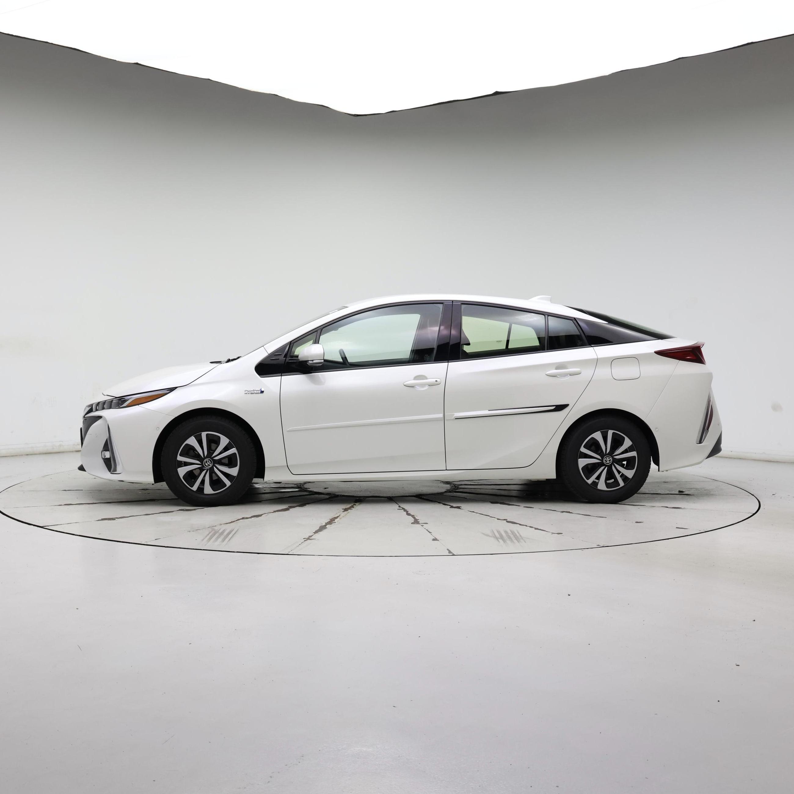 Thumbnail: 2017 Toyota Prius Prime - 3