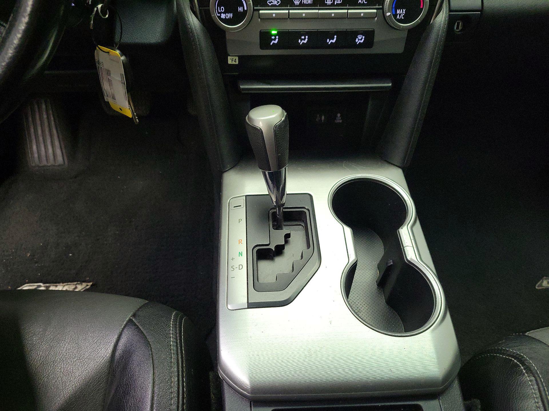 Thumbnail: 2014 Toyota Camry - 17