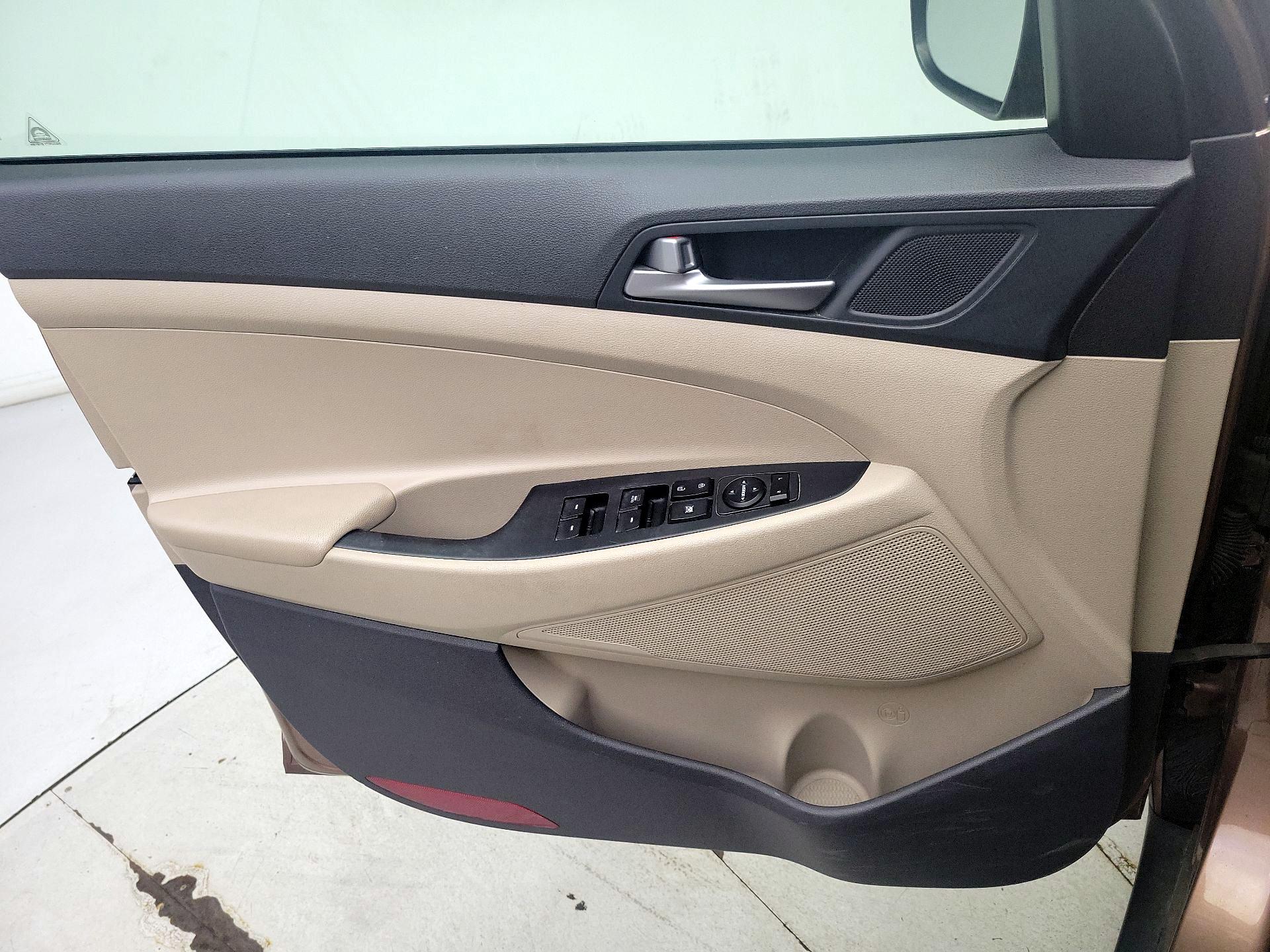 Thumbnail: 2016 Hyundai Tucson - 12