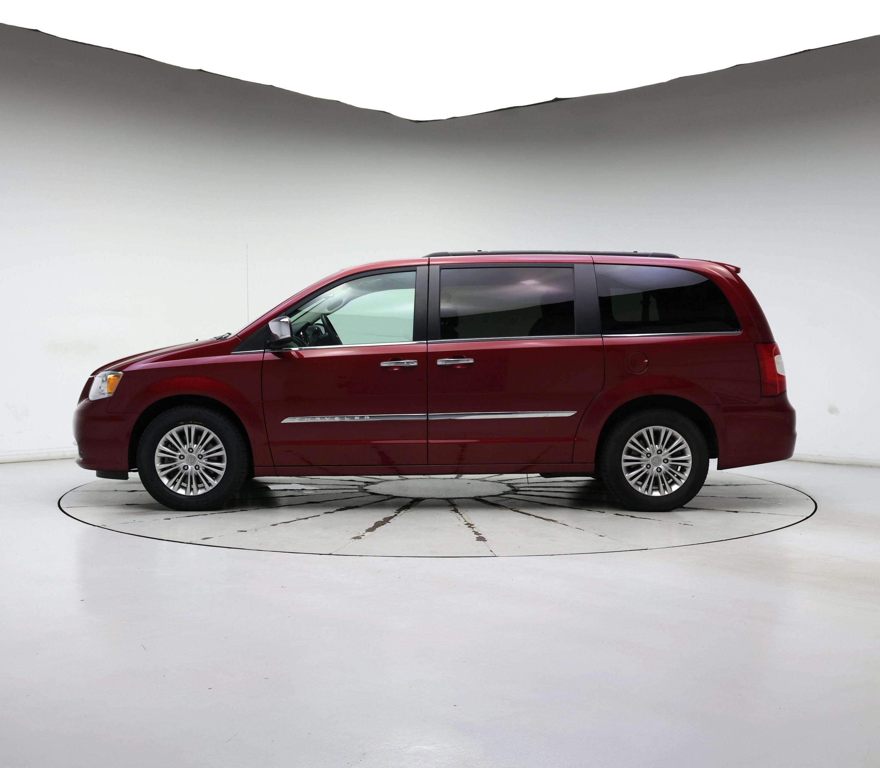 Thumbnail: 2015 Chrysler Town & Country - 3