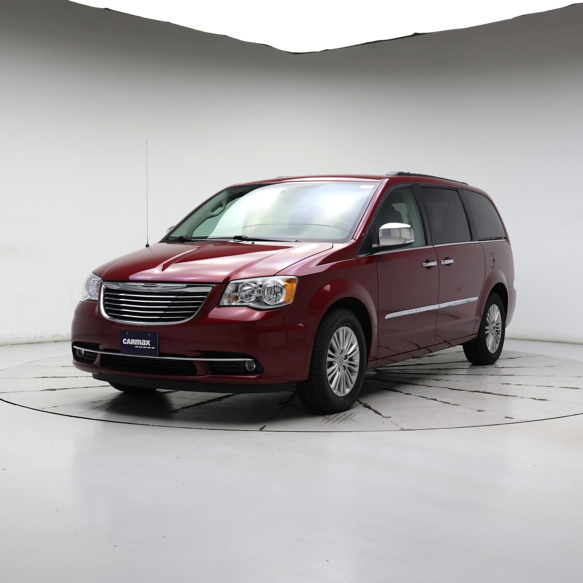 Thumbnail: 2015 Chrysler Town & Country - 4