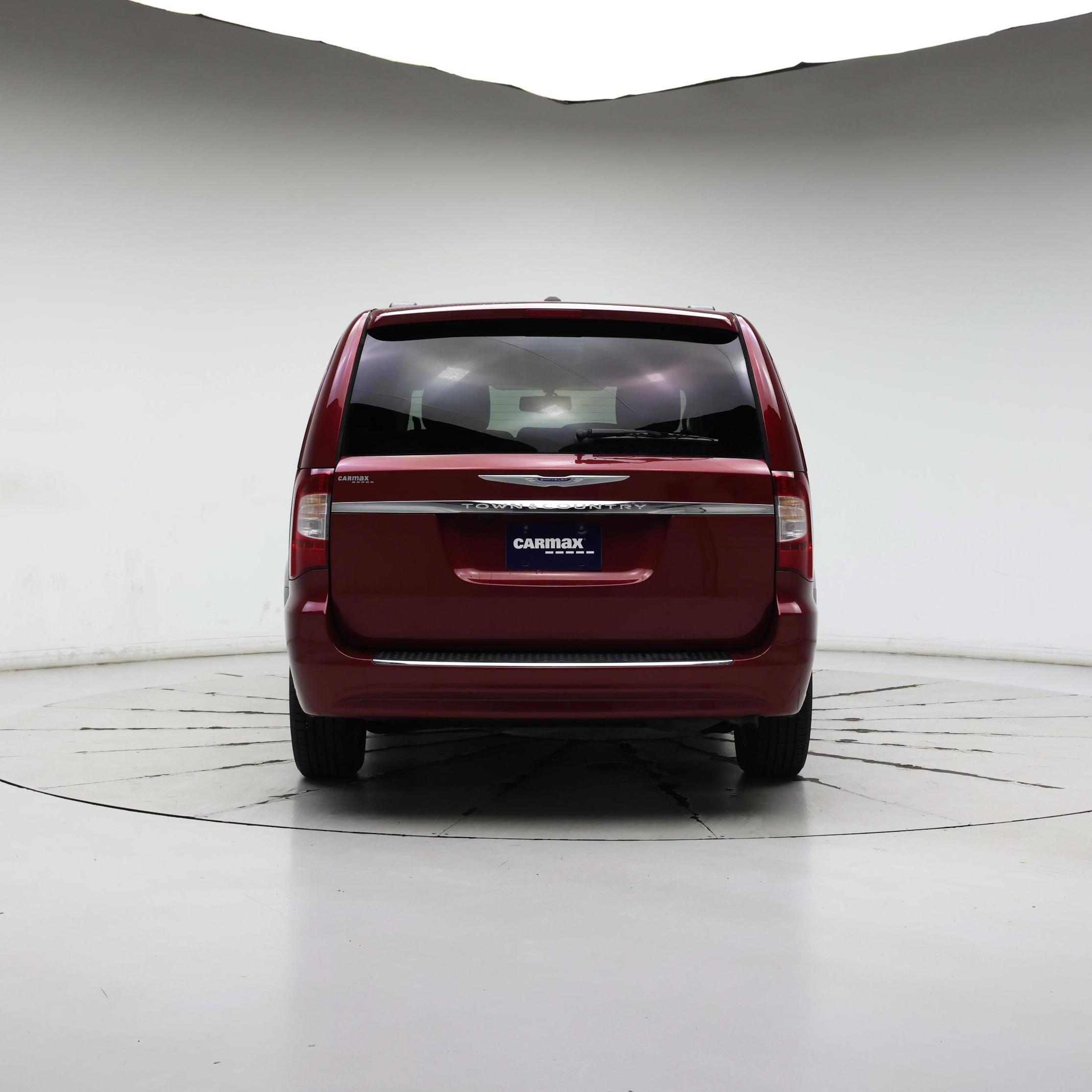 Thumbnail: 2015 Chrysler Town & Country - 6
