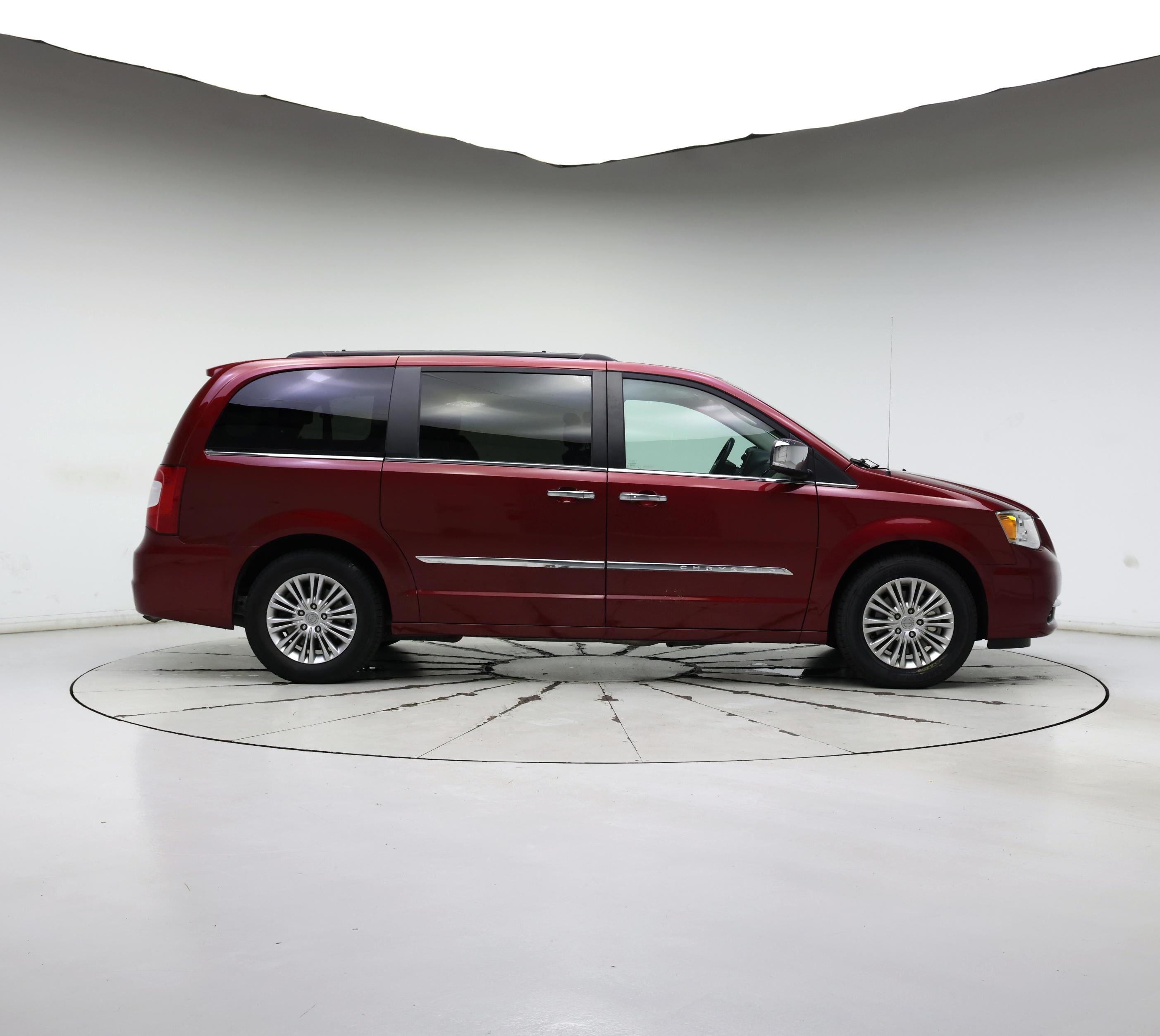 Thumbnail: 2015 Chrysler Town & Country - 7