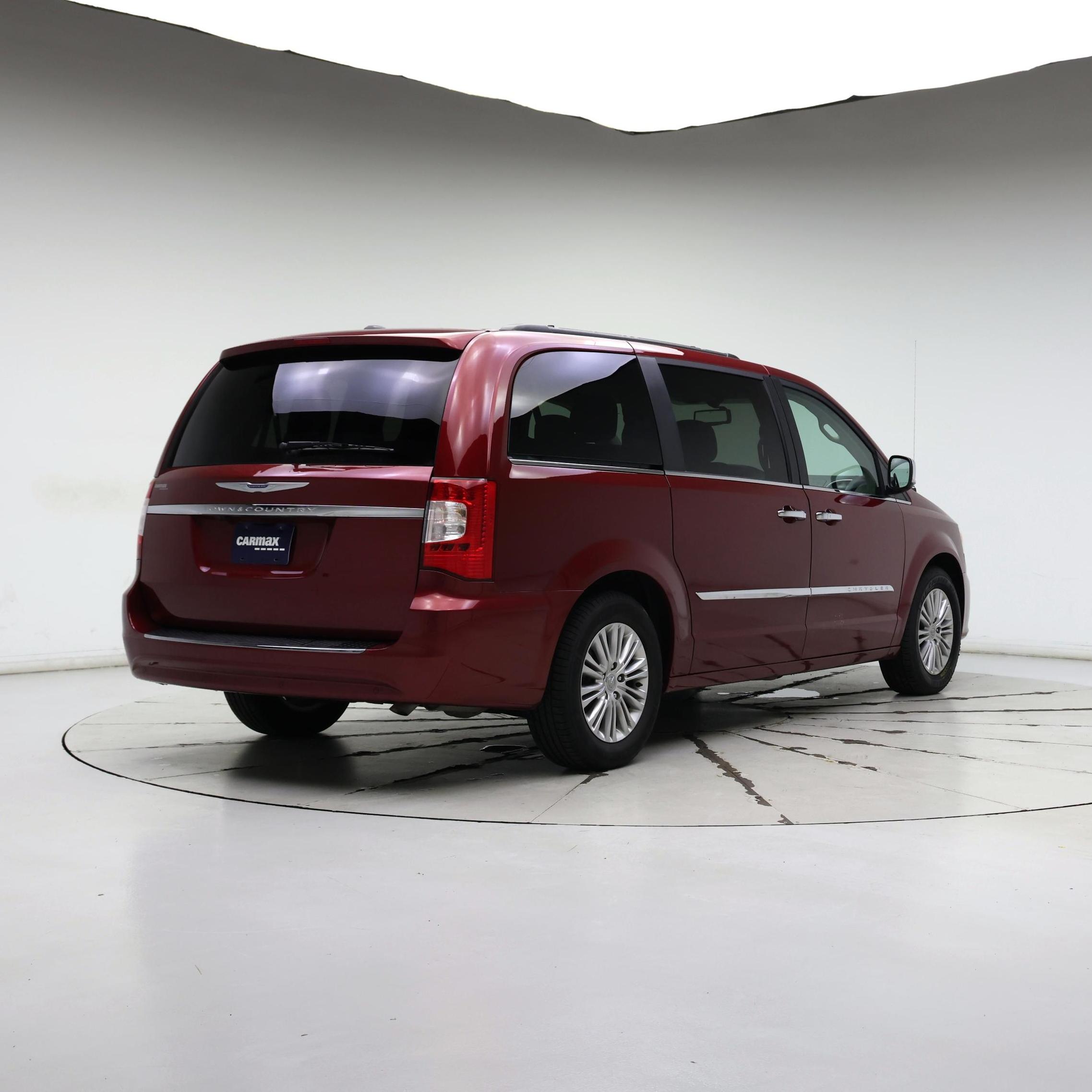 Thumbnail: 2015 Chrysler Town & Country - 8