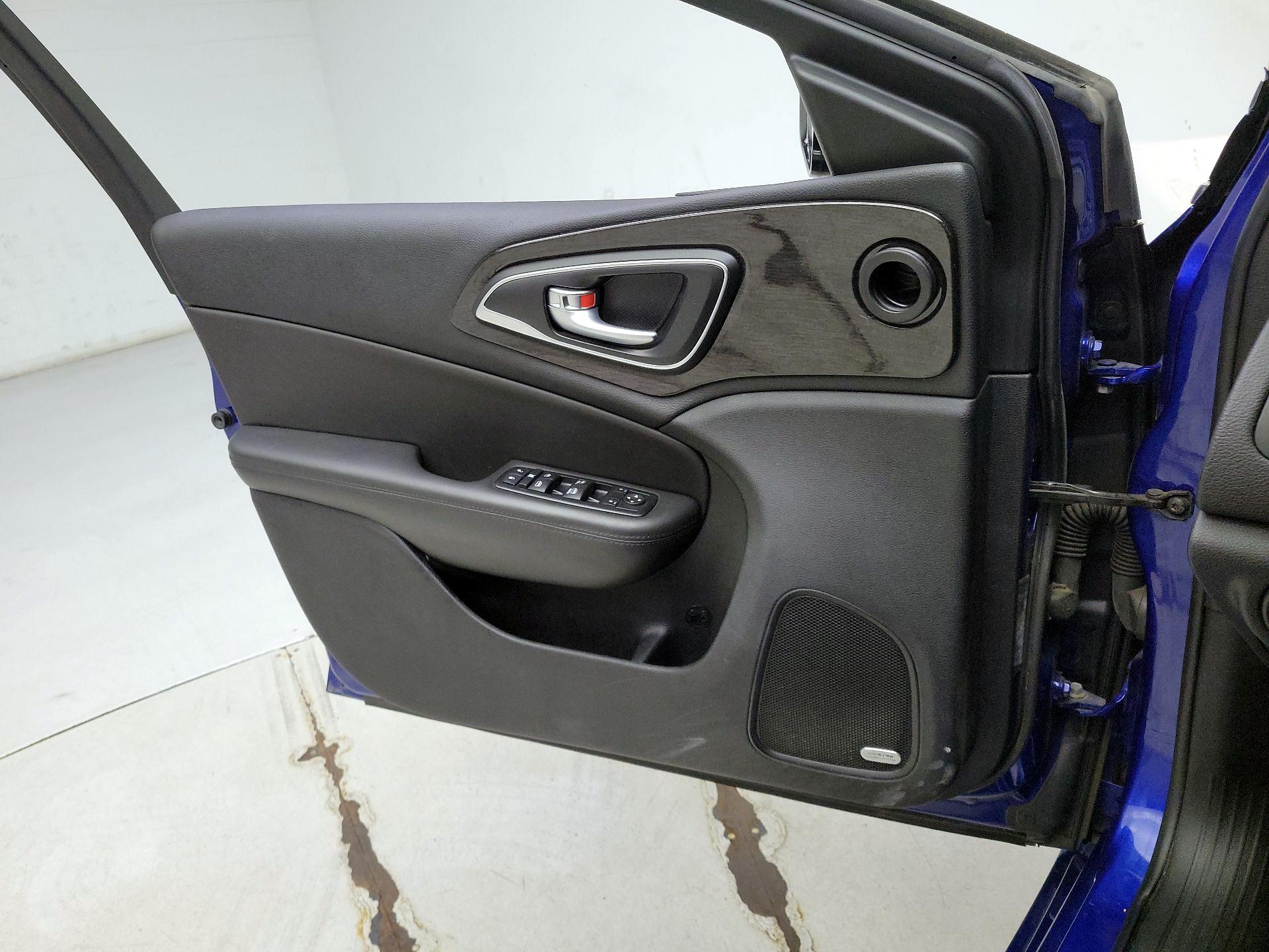 Thumbnail: 2015 Chrysler 200 - 12