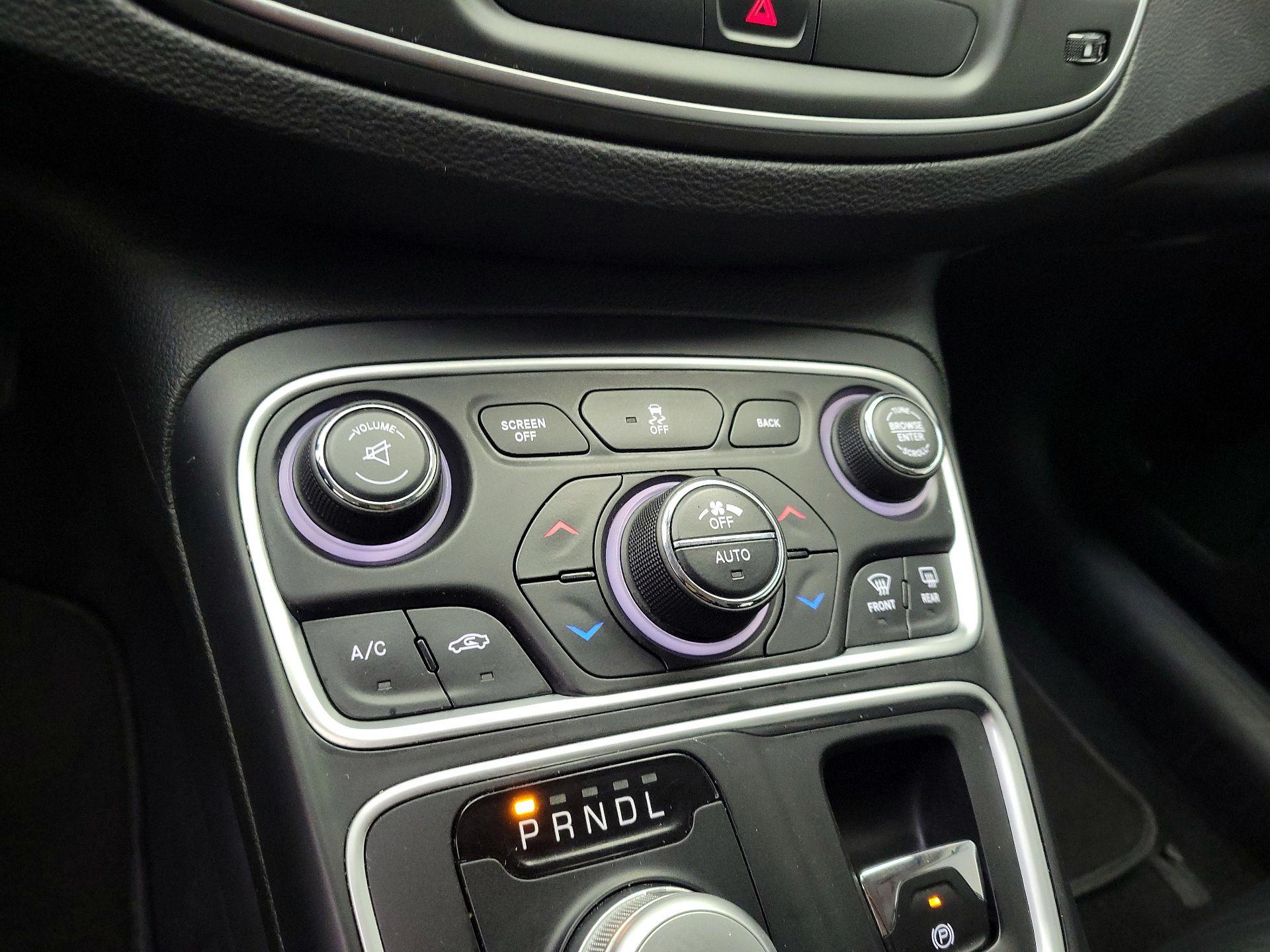 Thumbnail: 2015 Chrysler 200 - 17