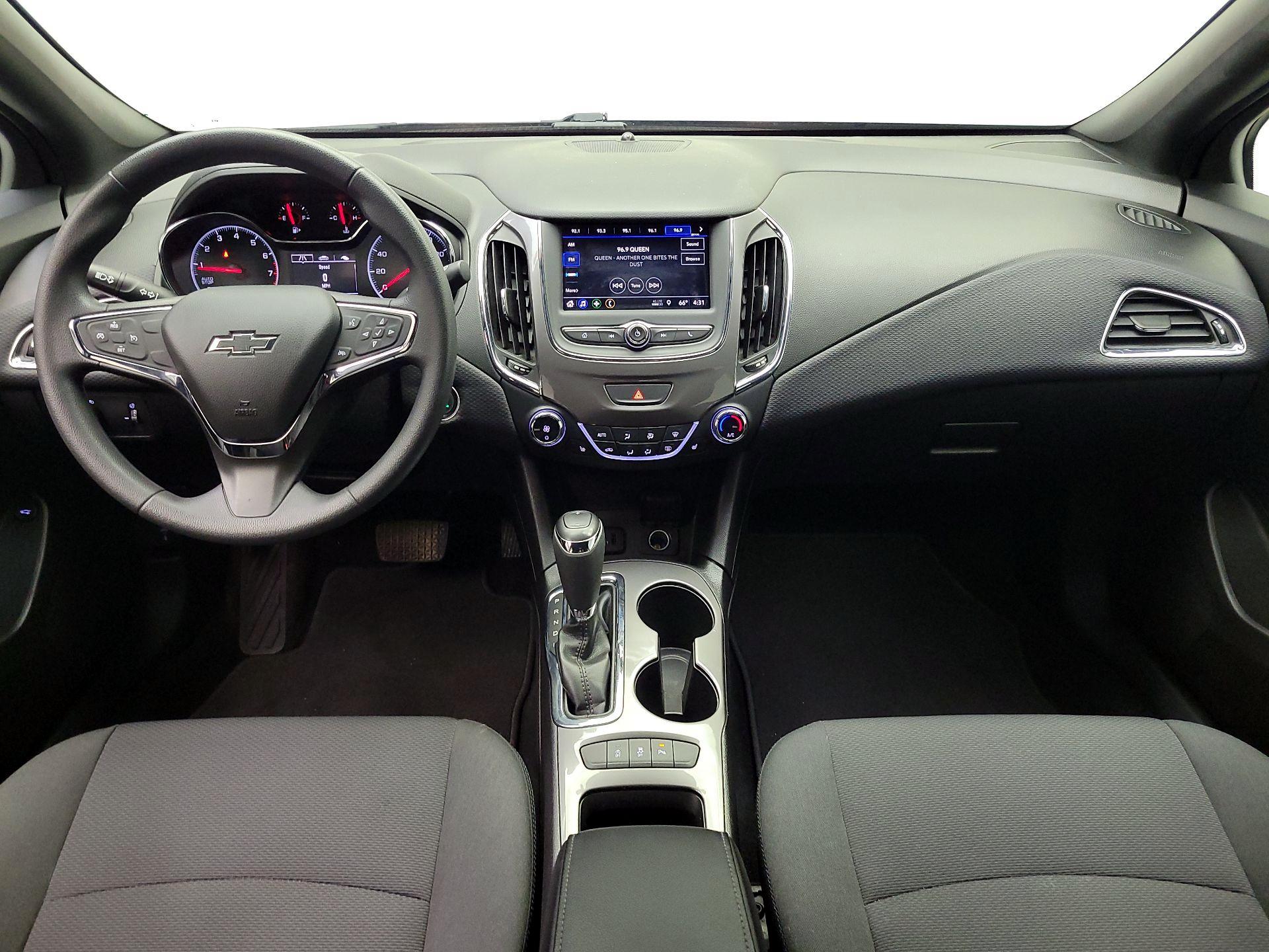 Thumbnail: 2019 Chevrolet Cruze - 9