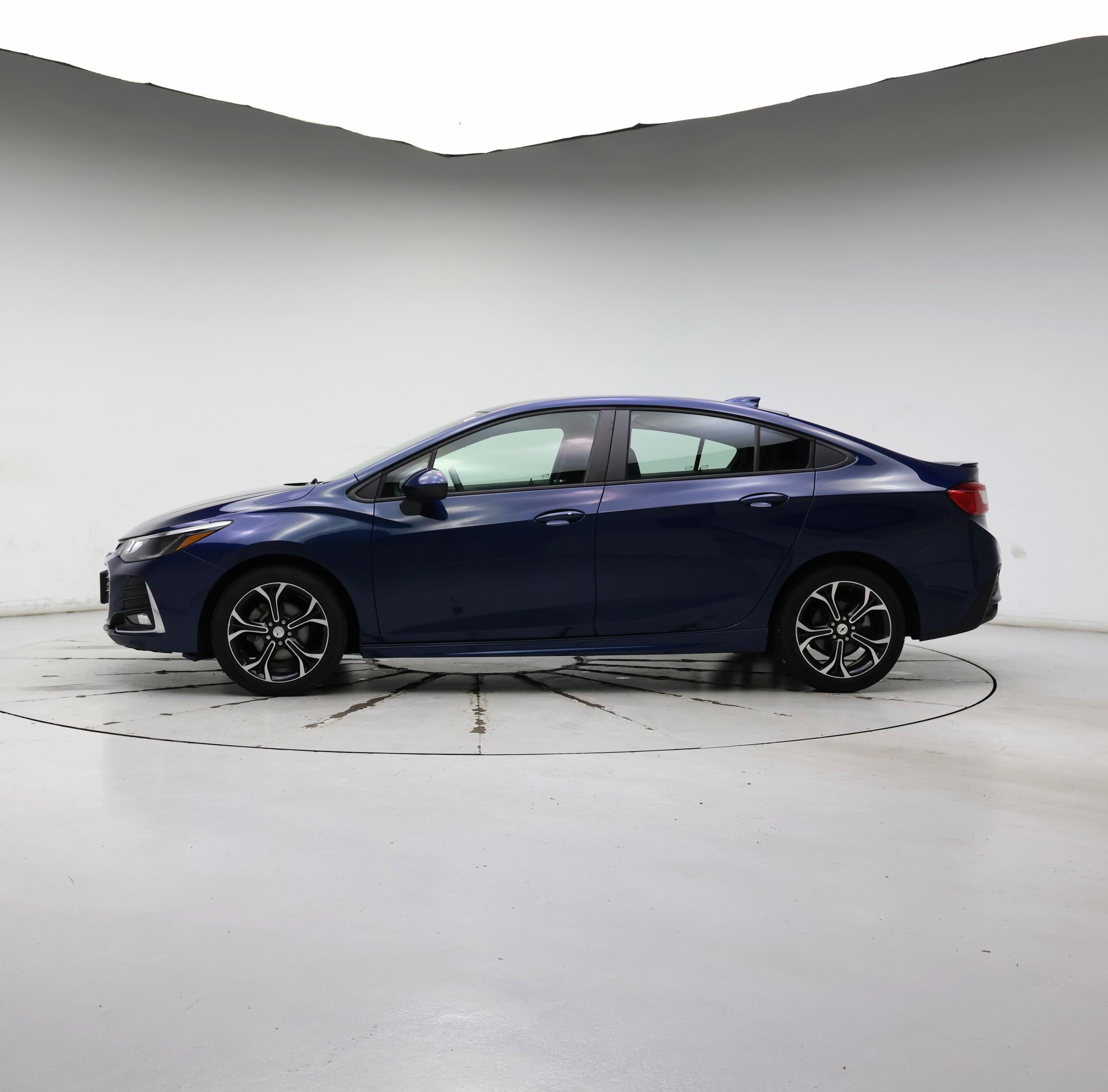 Thumbnail: 2019 Chevrolet Cruze - 3