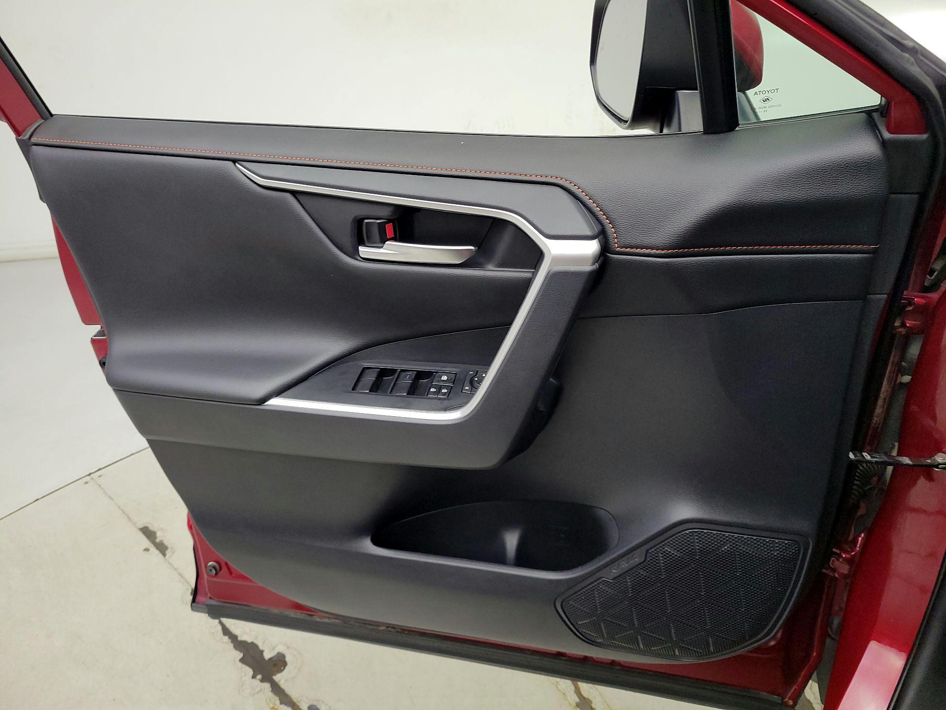 Thumbnail: 2019 Toyota RAV4 - 12