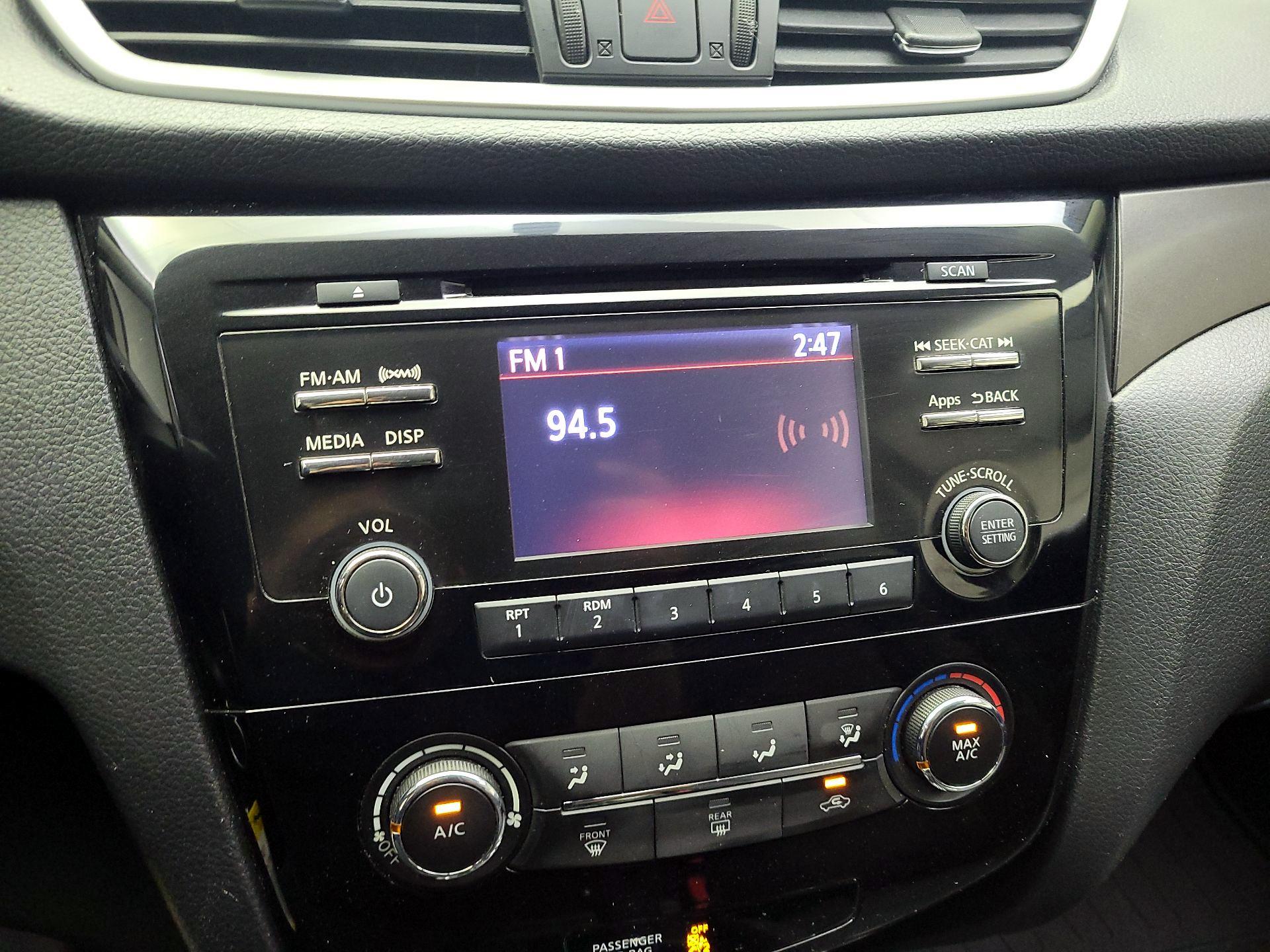 Thumbnail: 2016 Nissan Rogue - 15