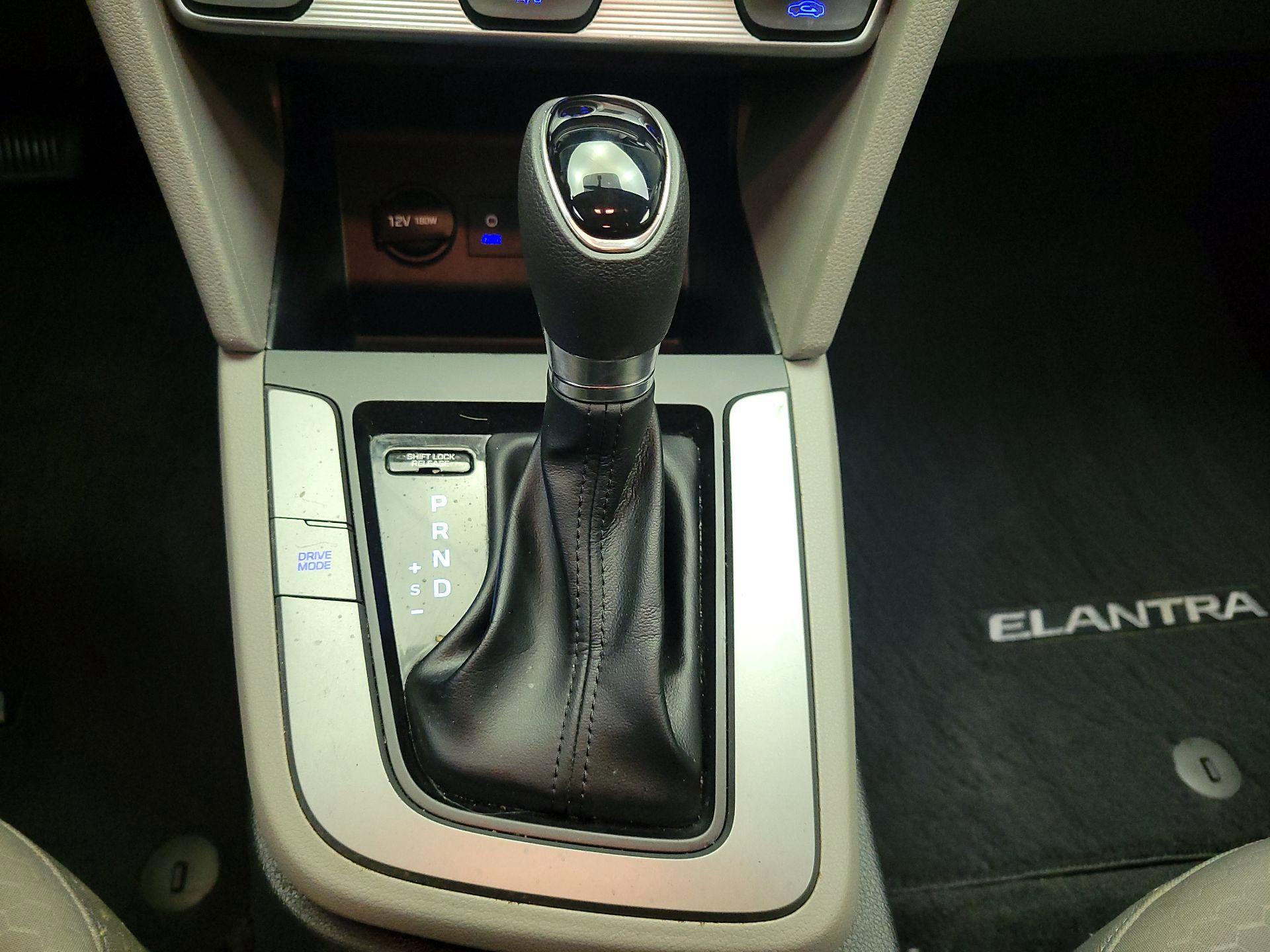 Thumbnail: 2019 Hyundai Elantra - 17