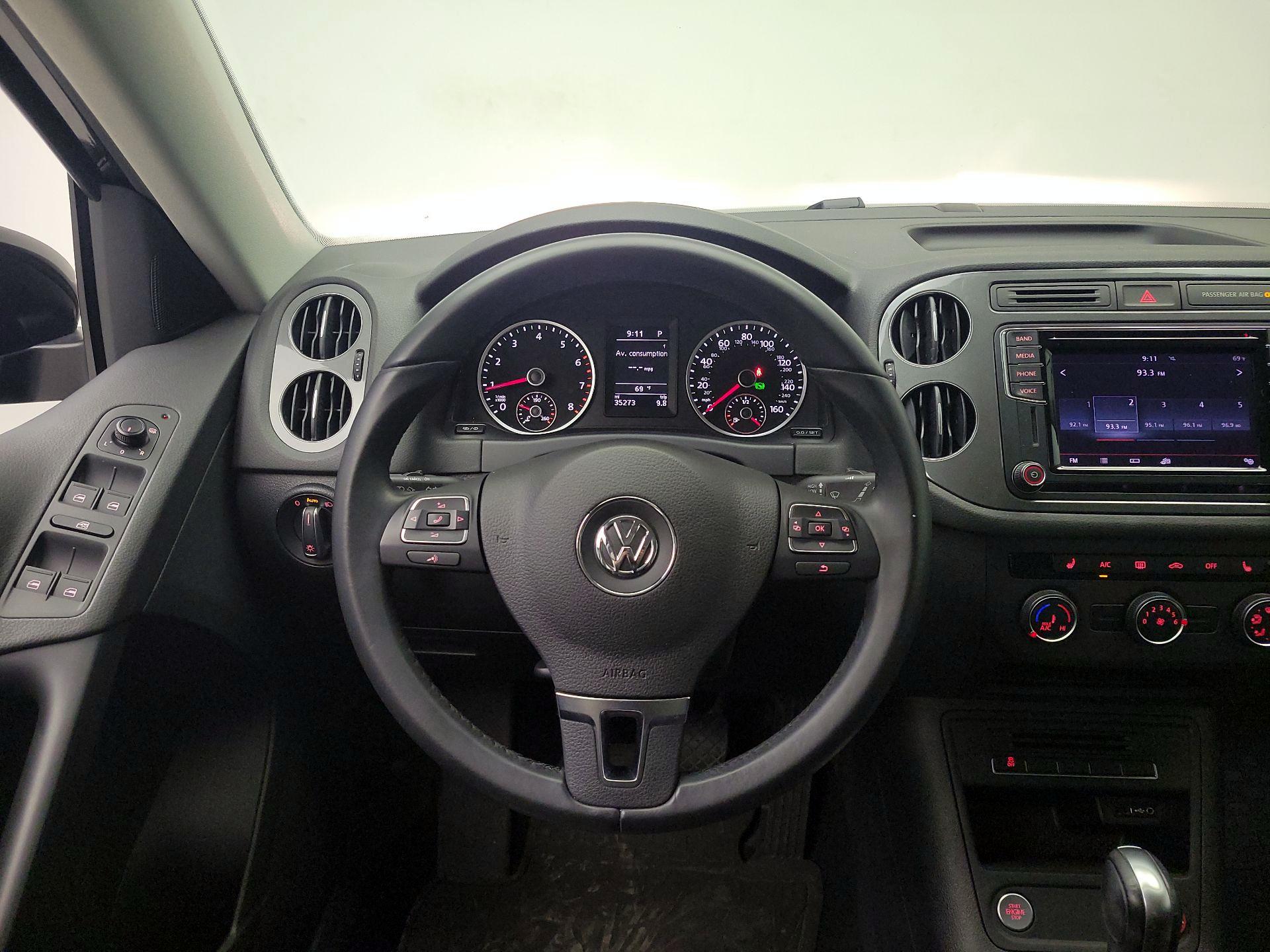 Thumbnail: 2017 Volkswagen Tiguan - 10