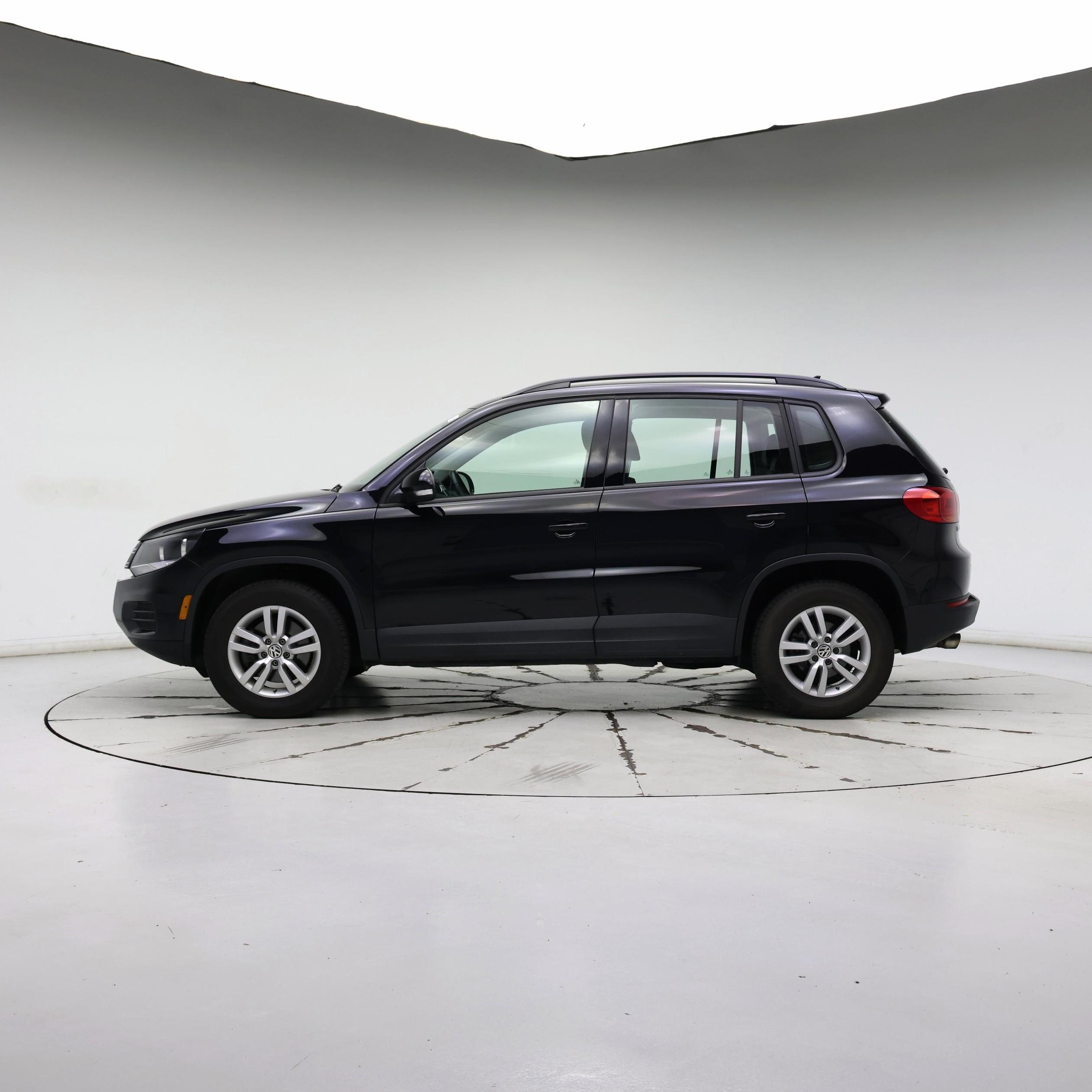 Thumbnail: 2017 Volkswagen Tiguan - 3