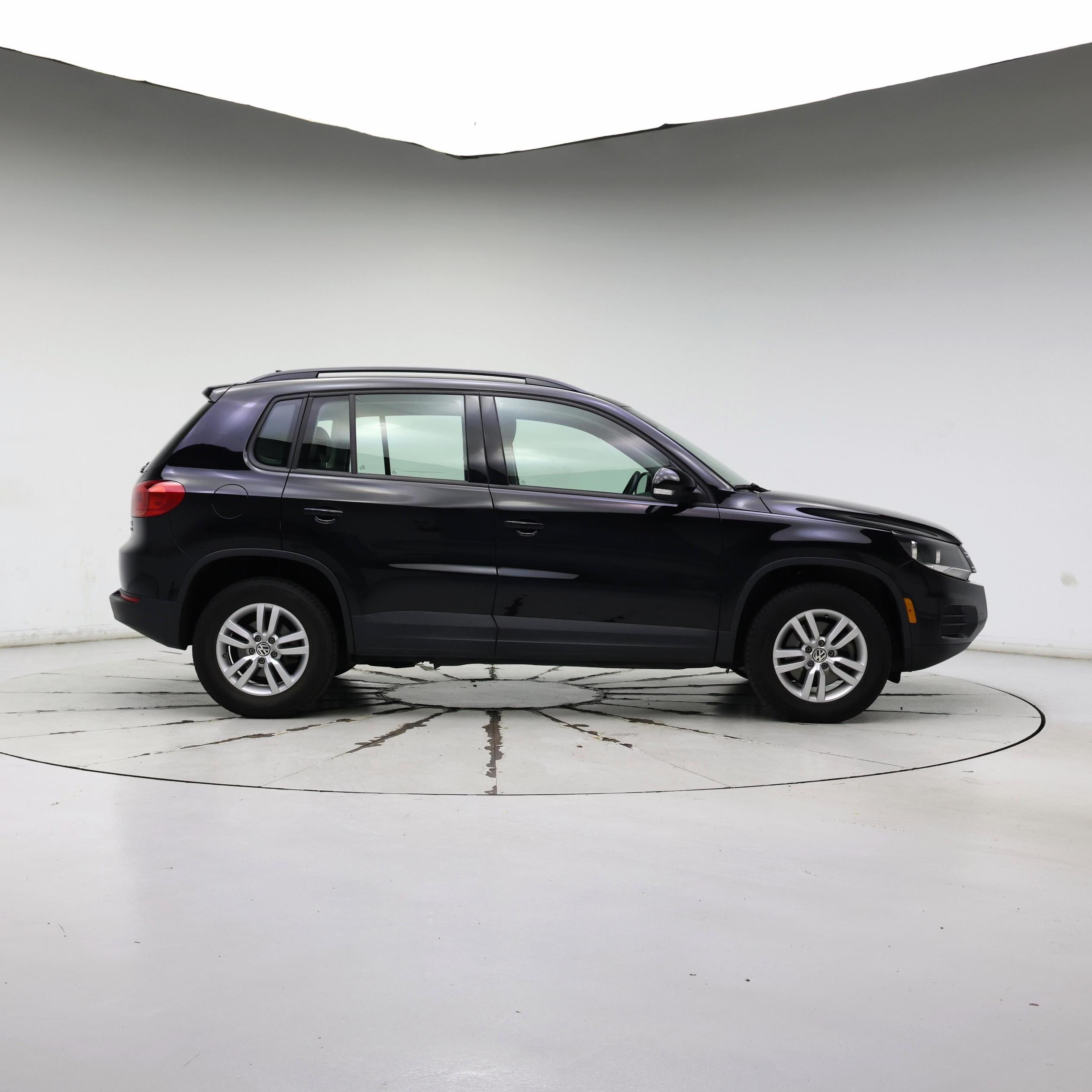 Thumbnail: 2017 Volkswagen Tiguan - 7