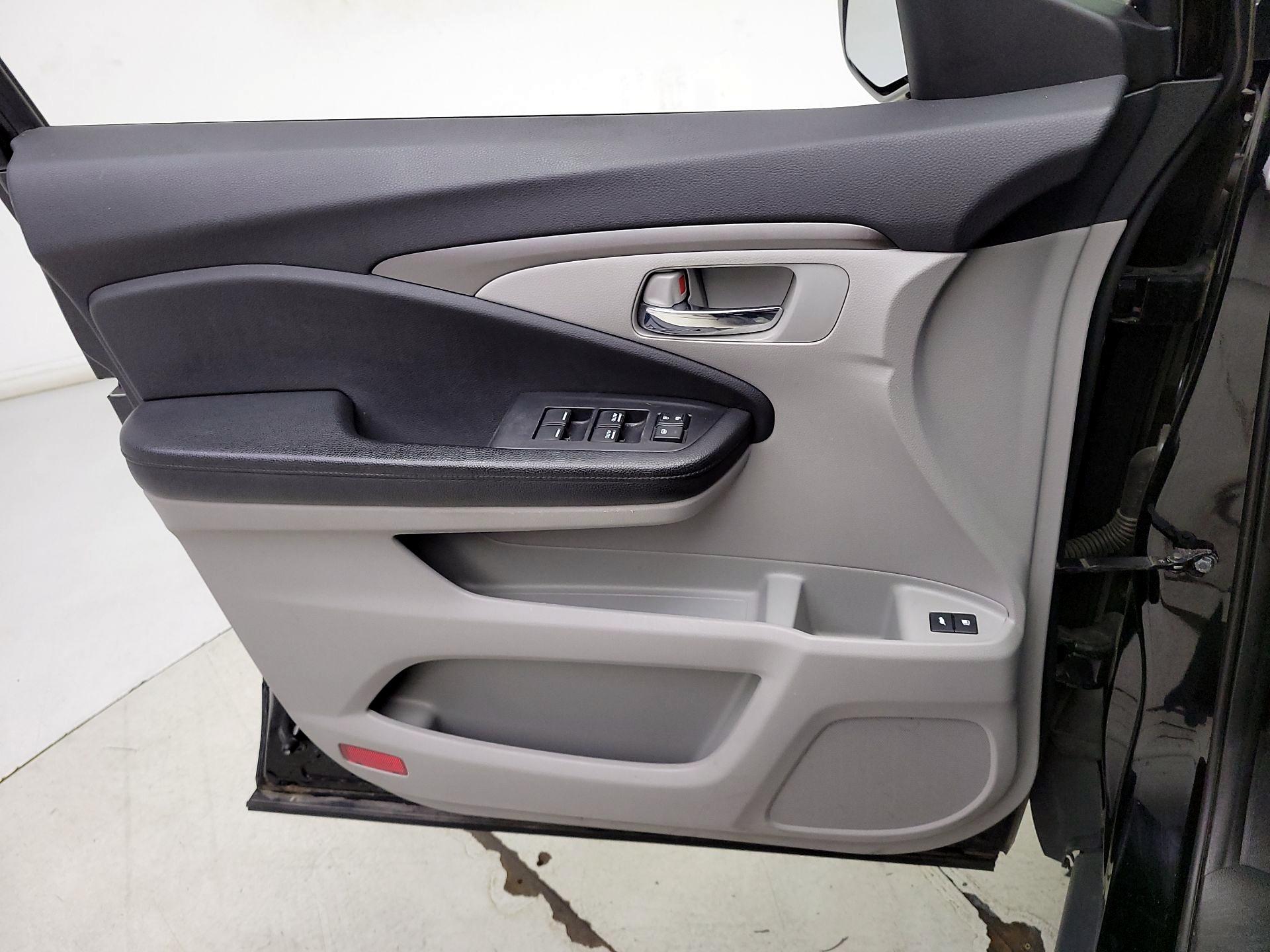 Thumbnail: 2018 Honda Pilot - 12
