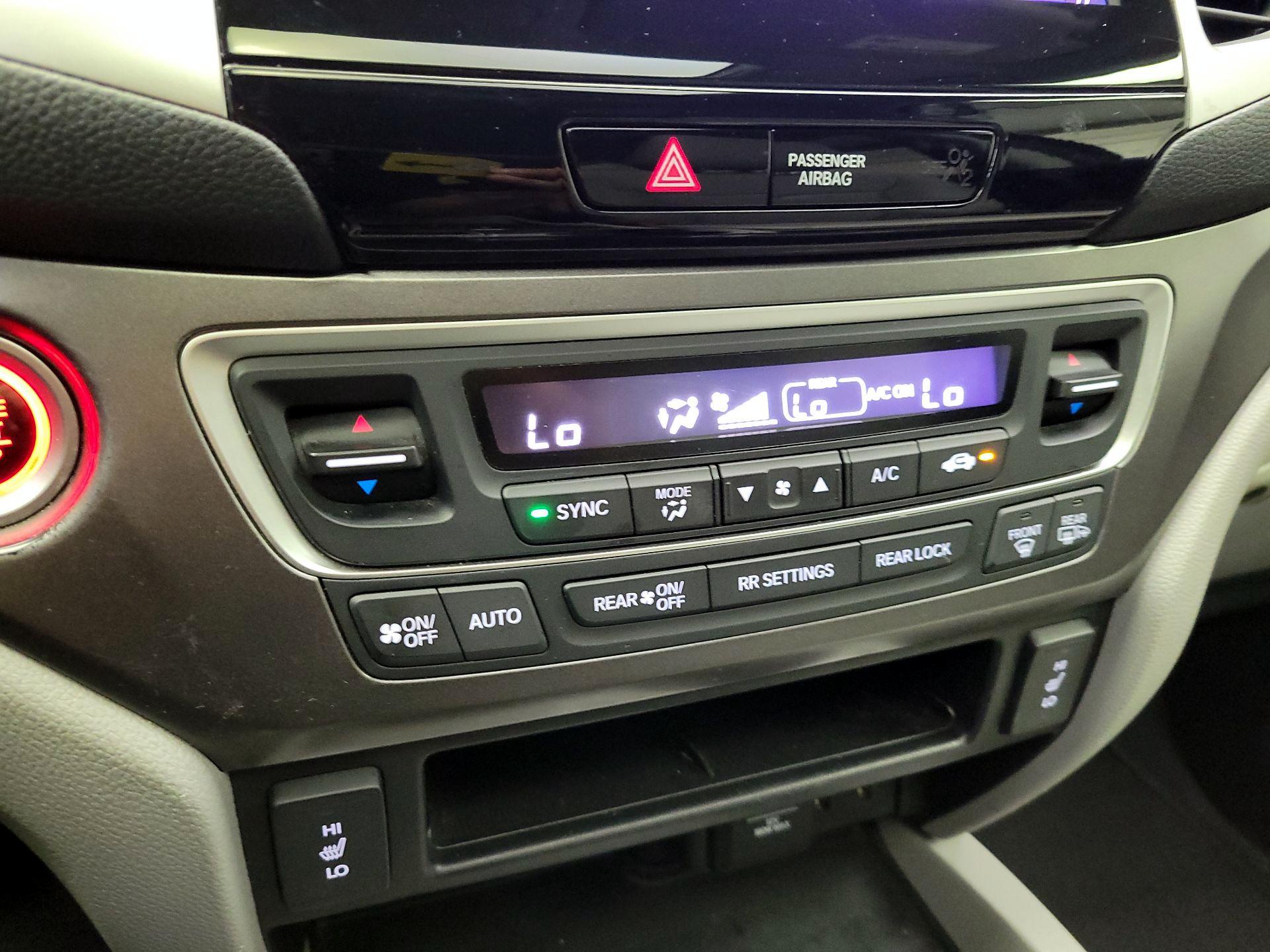 Thumbnail: 2018 Honda Pilot - 16