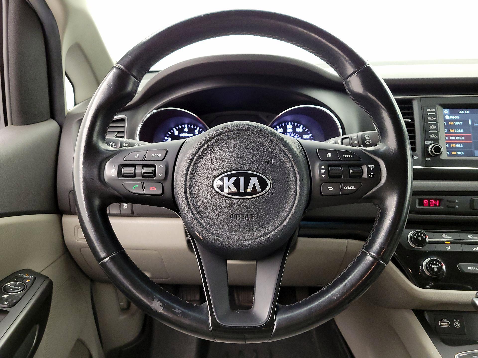 Thumbnail: 2017 Kia Sedona - 10