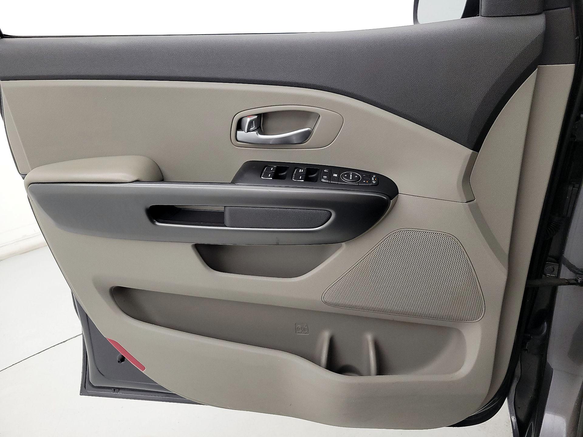 Thumbnail: 2017 Kia Sedona - 12