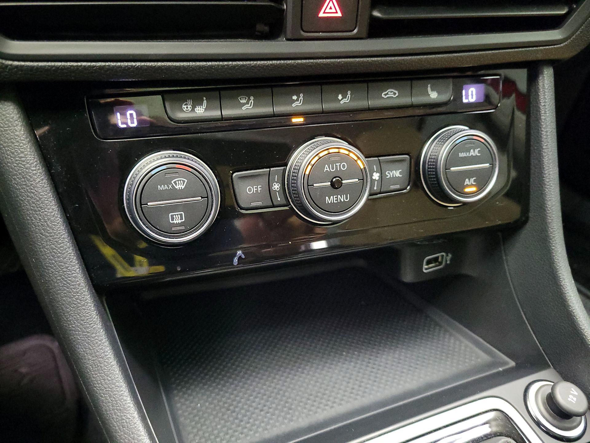 Thumbnail: 2019 Volkswagen Jetta - 16