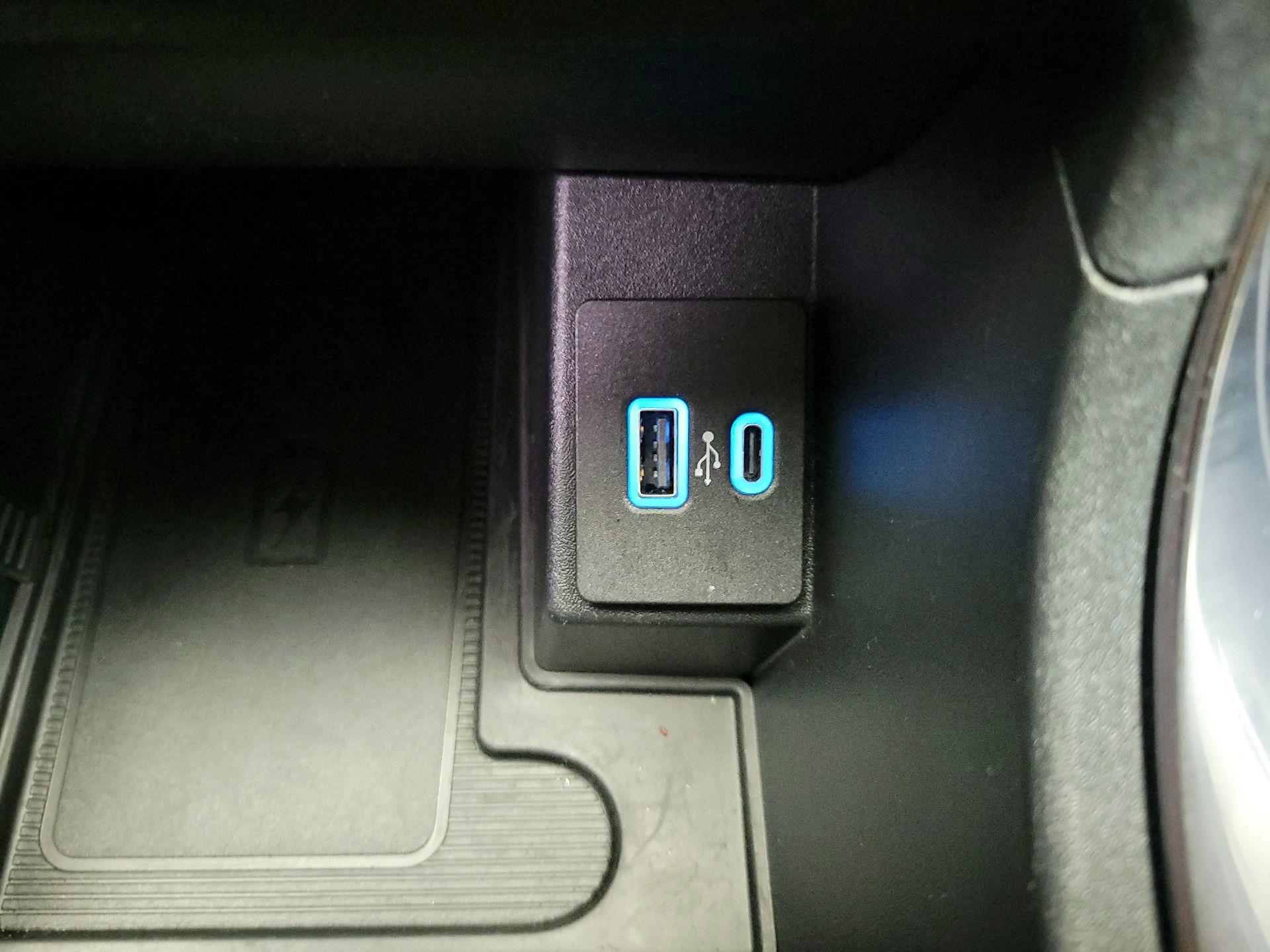 Thumbnail: 2021 Ford Edge - 18