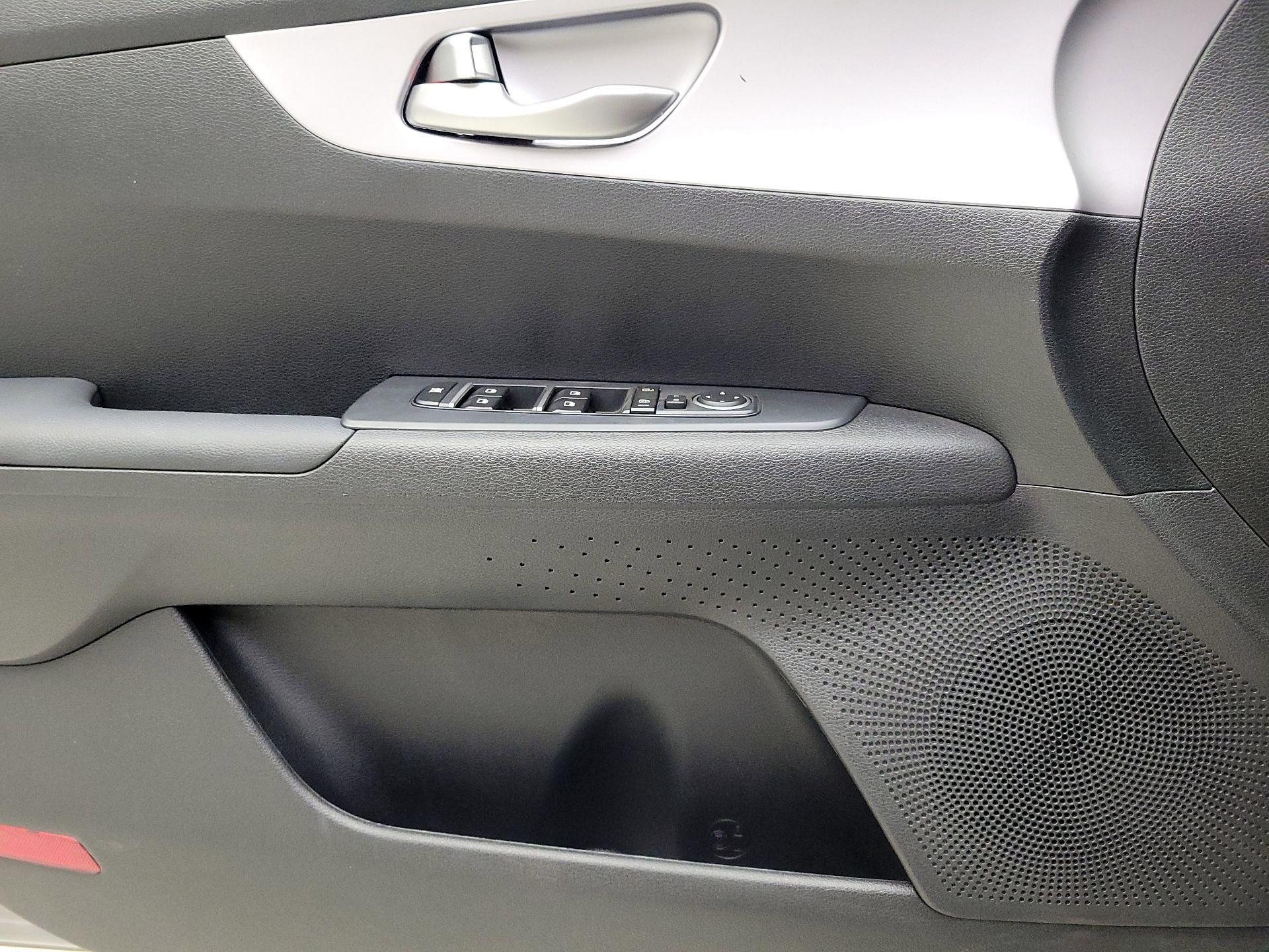 Thumbnail: 2024 Kia Forte - 12